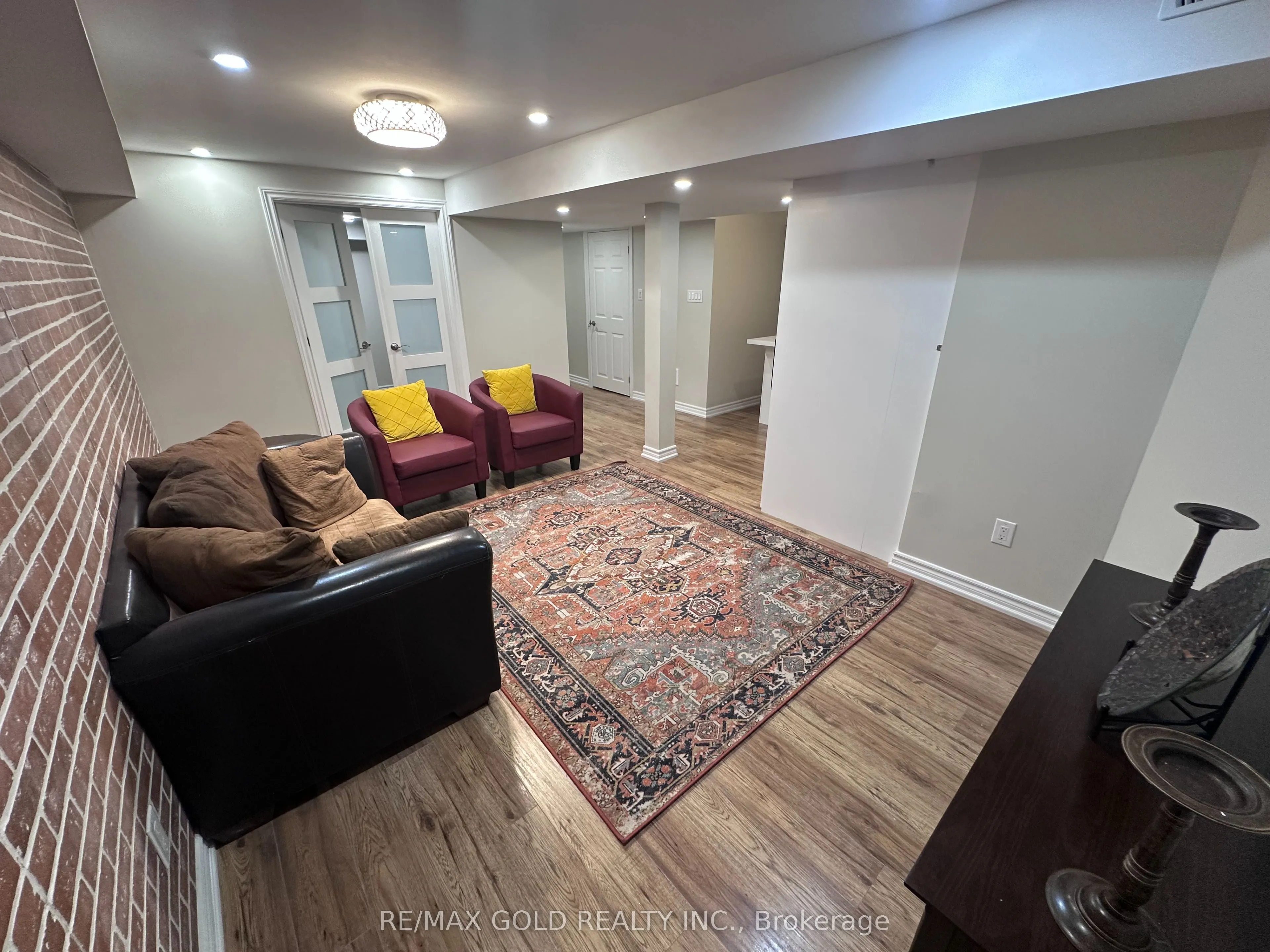 24 Aird Court #Lower
