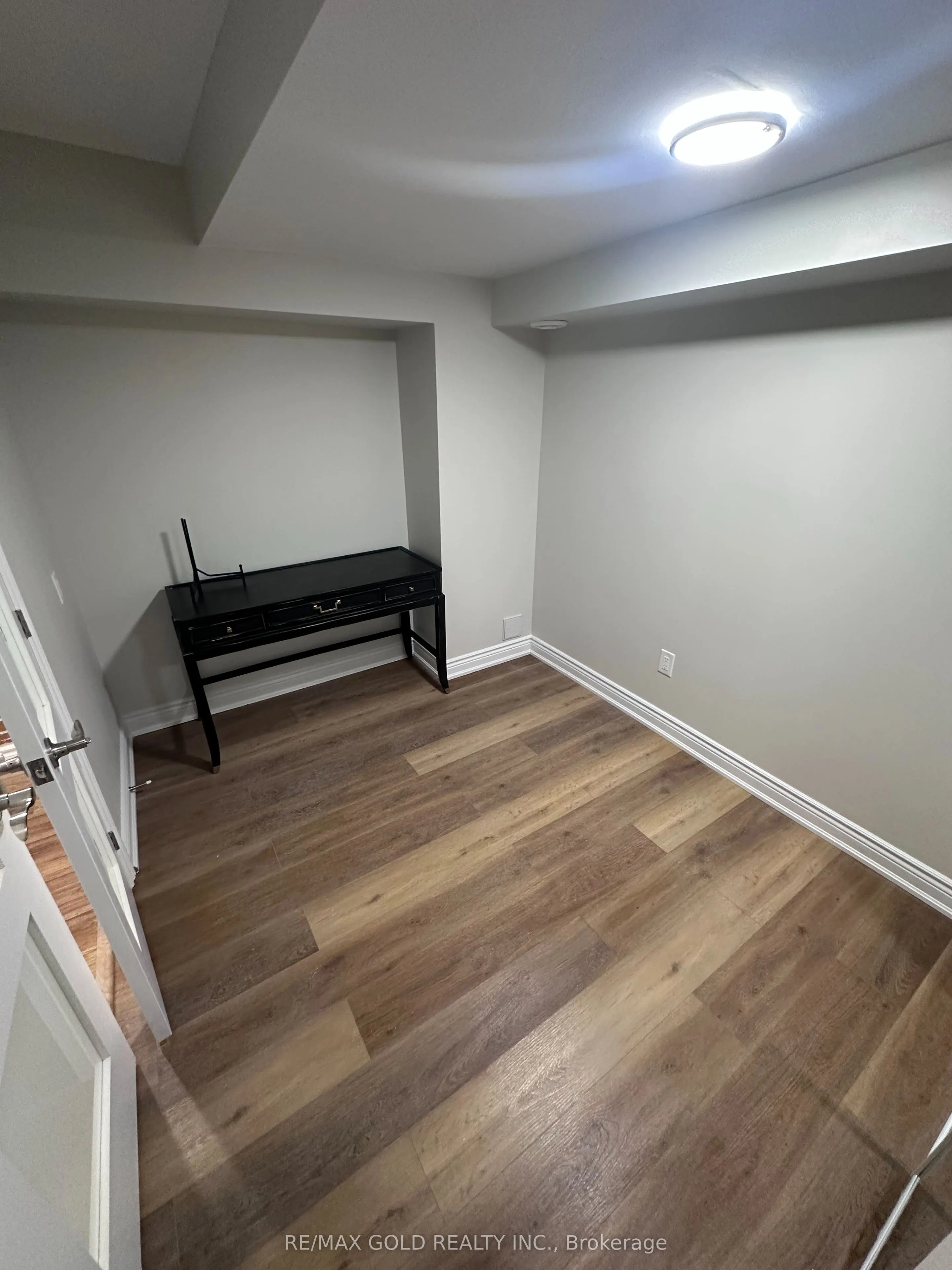 24 Aird Court #Lower