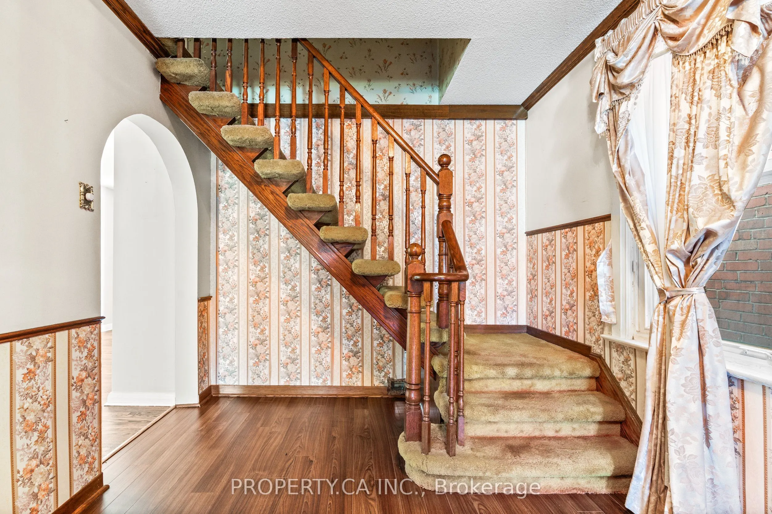16 Warren Crescent