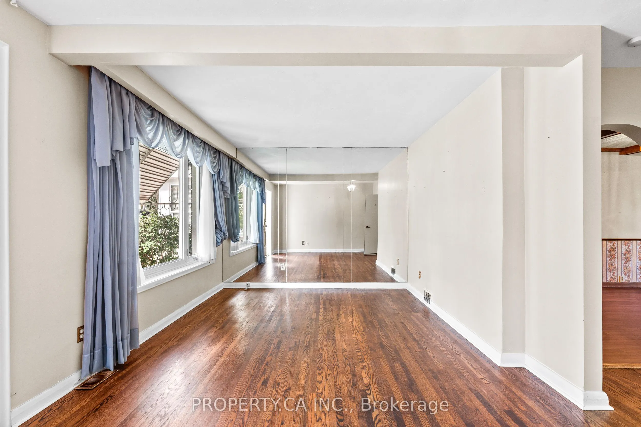 16 Warren Crescent