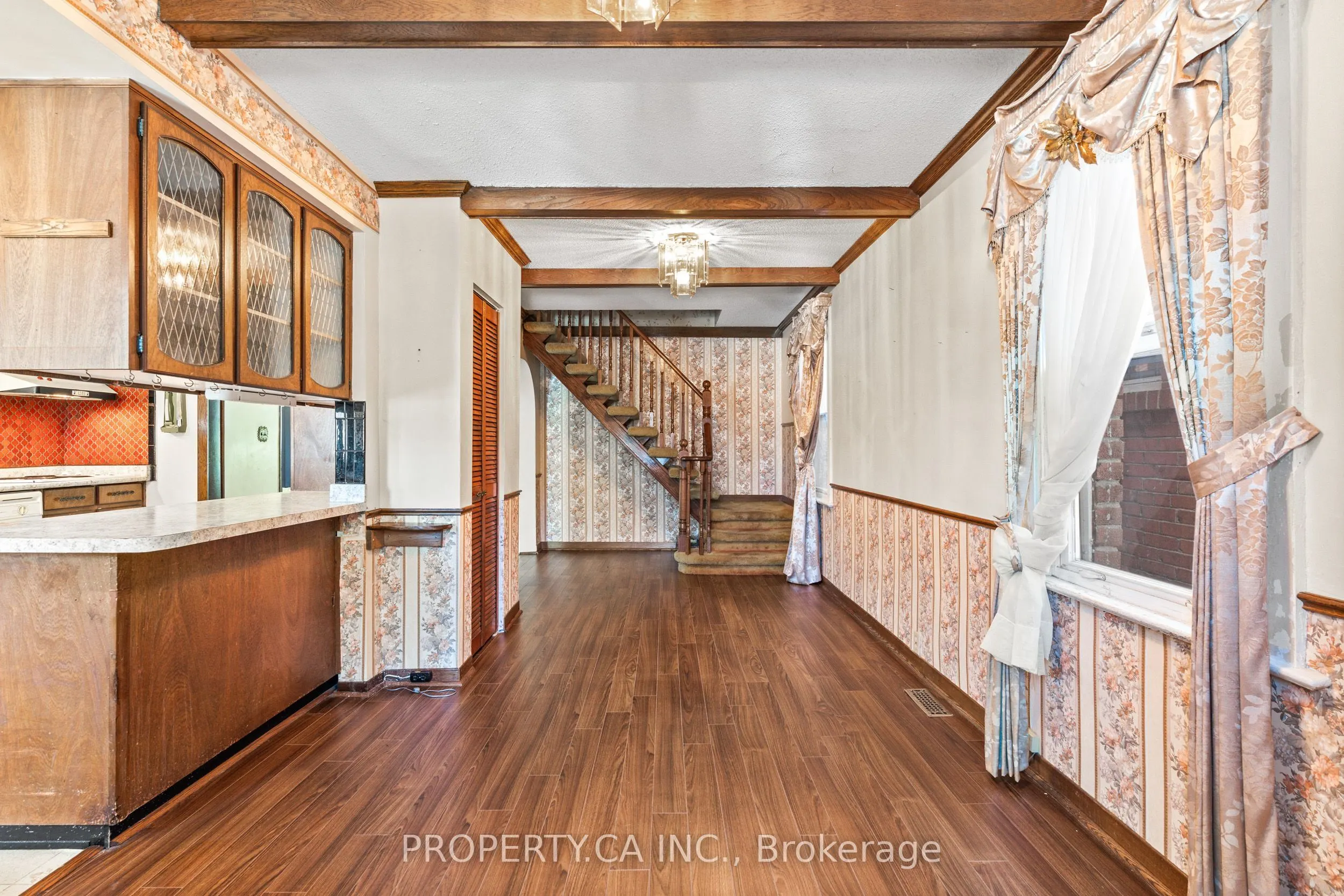 16 Warren Crescent