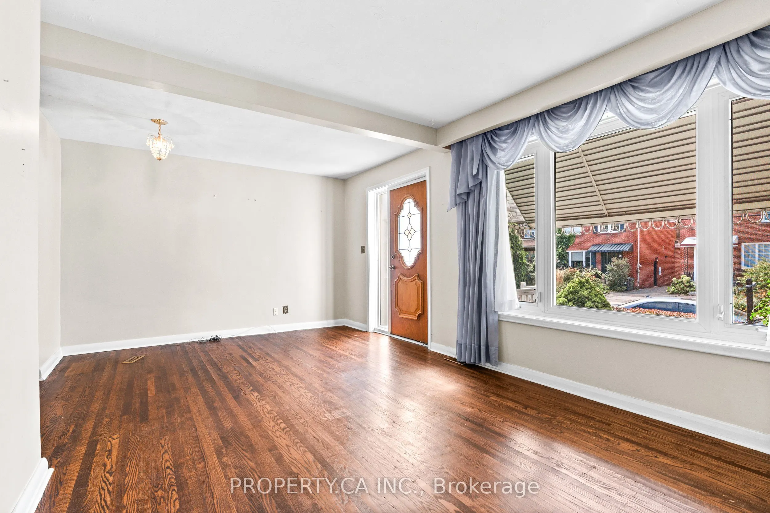 16 Warren Crescent