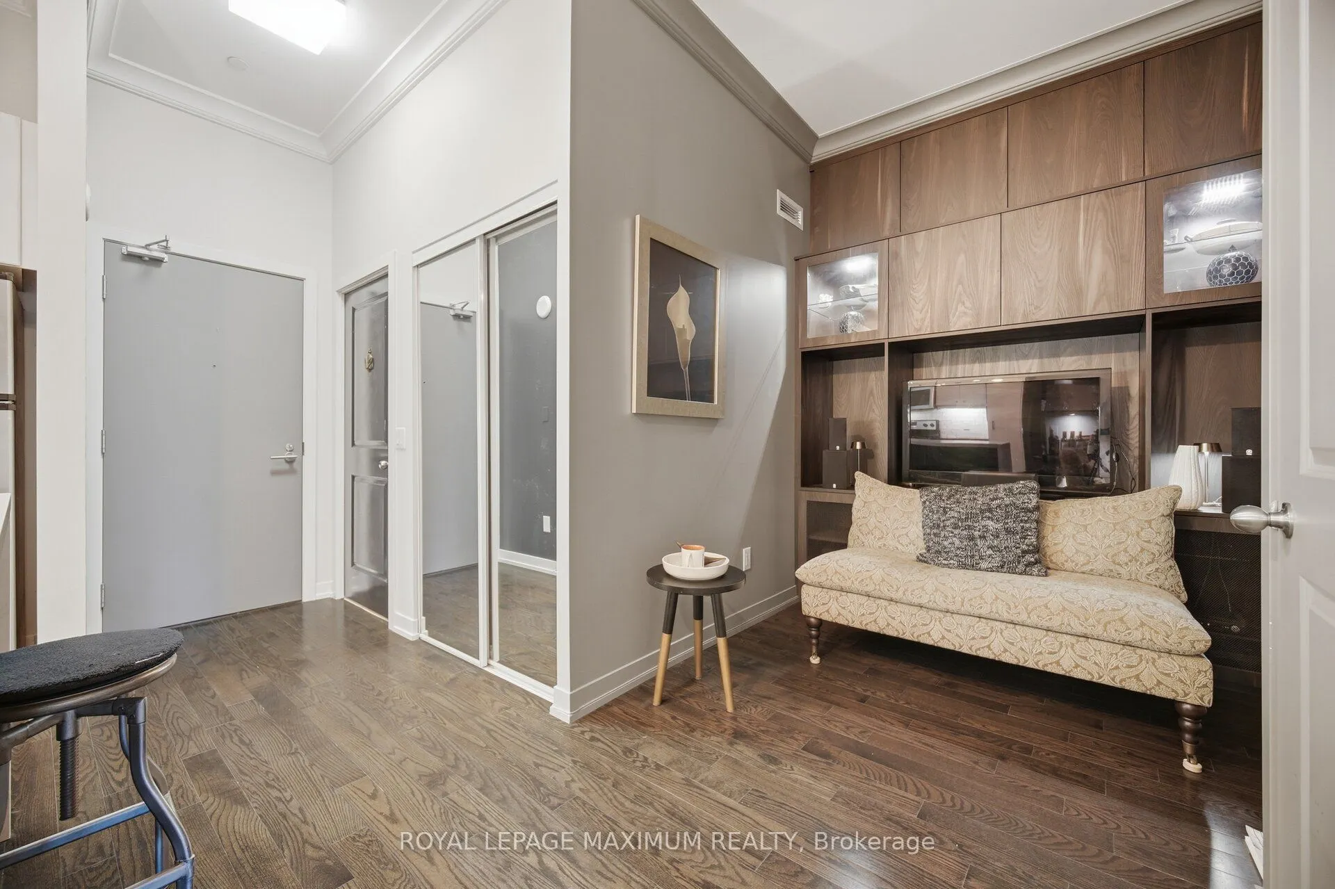 8 Fieldway Road #104