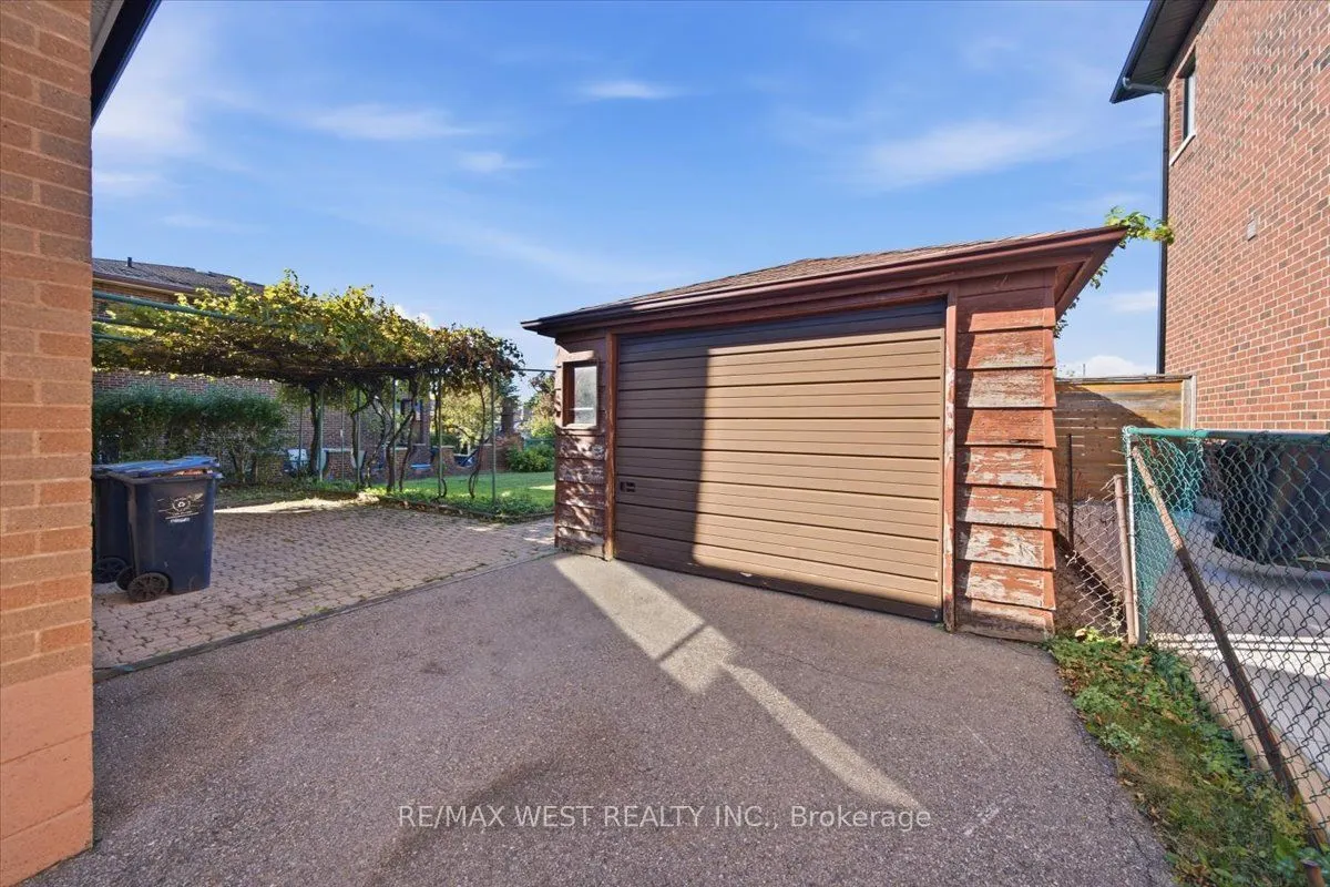 198 Rustic Road