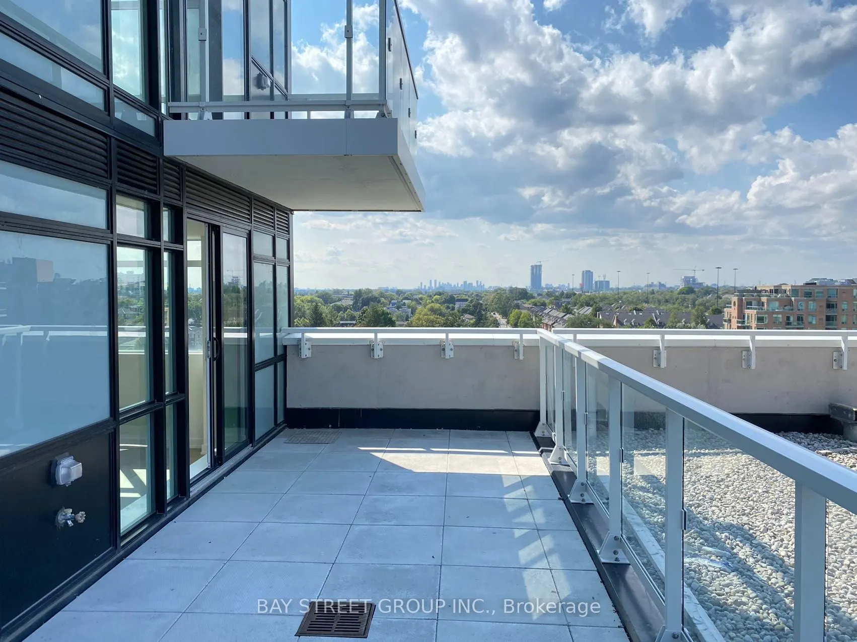 251 Manitoba Street #923