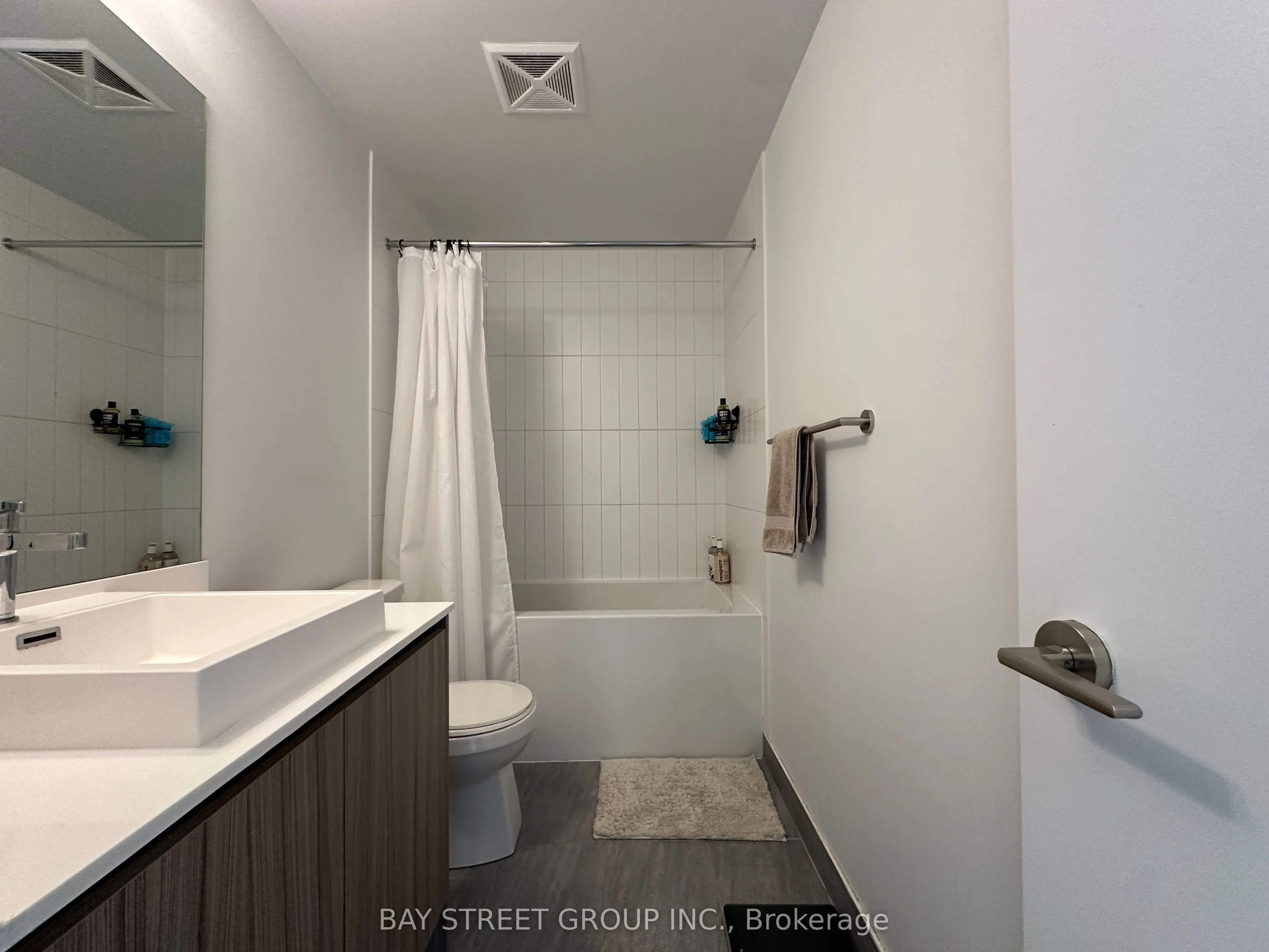251 Manitoba Street #923
