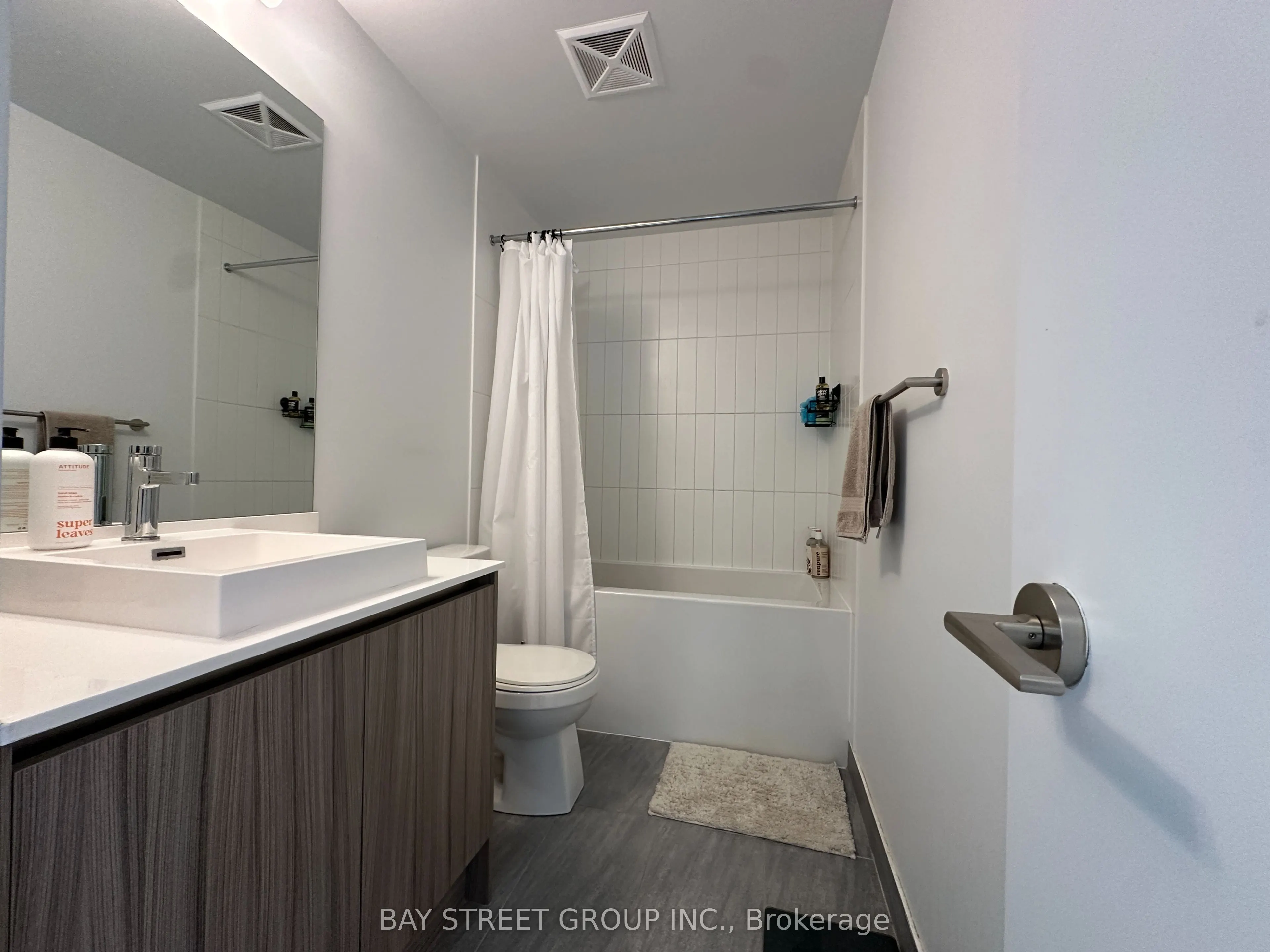 251 Manitoba Street #923