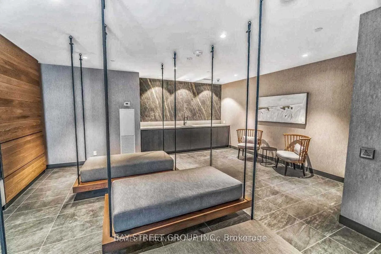 251 Manitoba Street #923