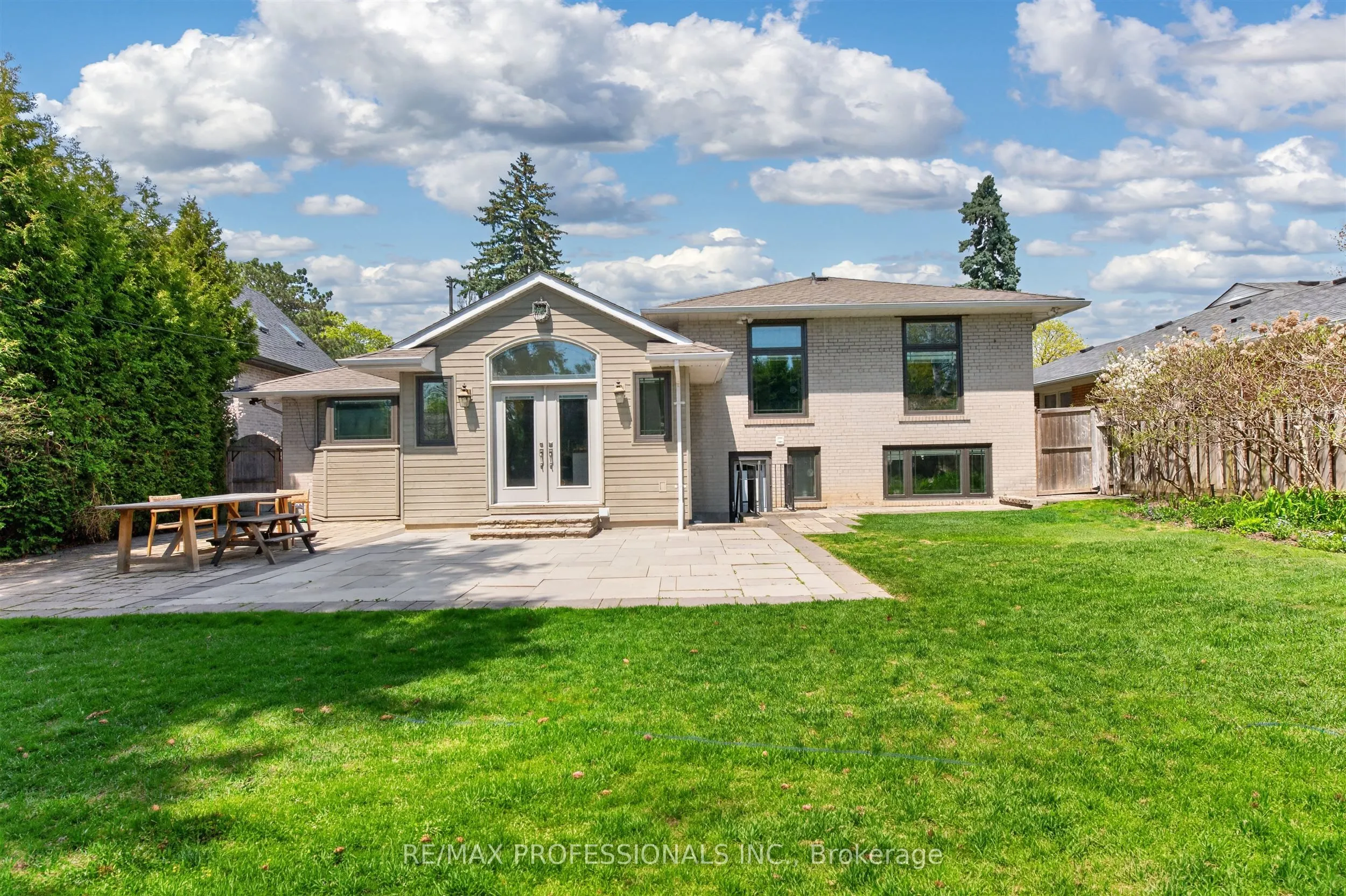 64 Ravensbourne Crescent