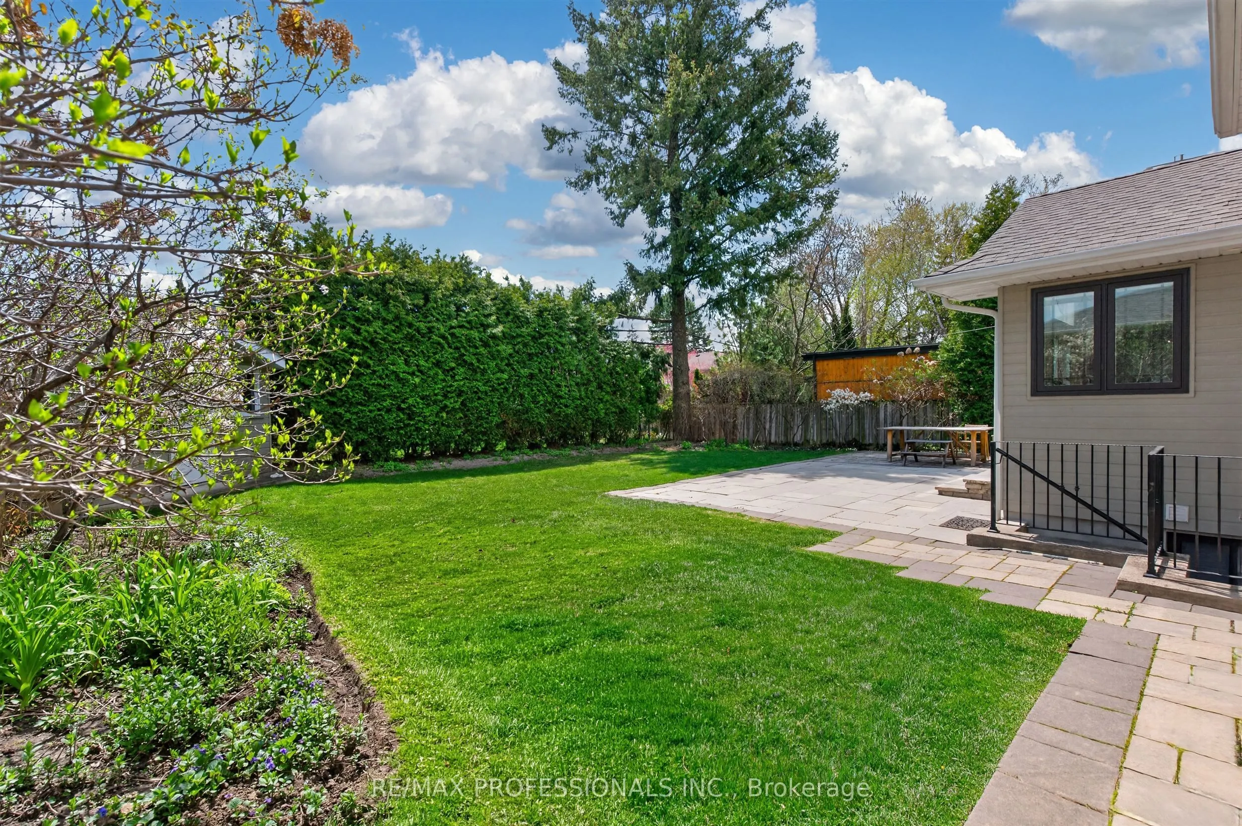 64 Ravensbourne Crescent