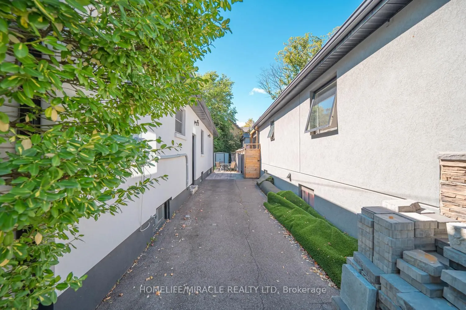 24 Acorn Avenue
