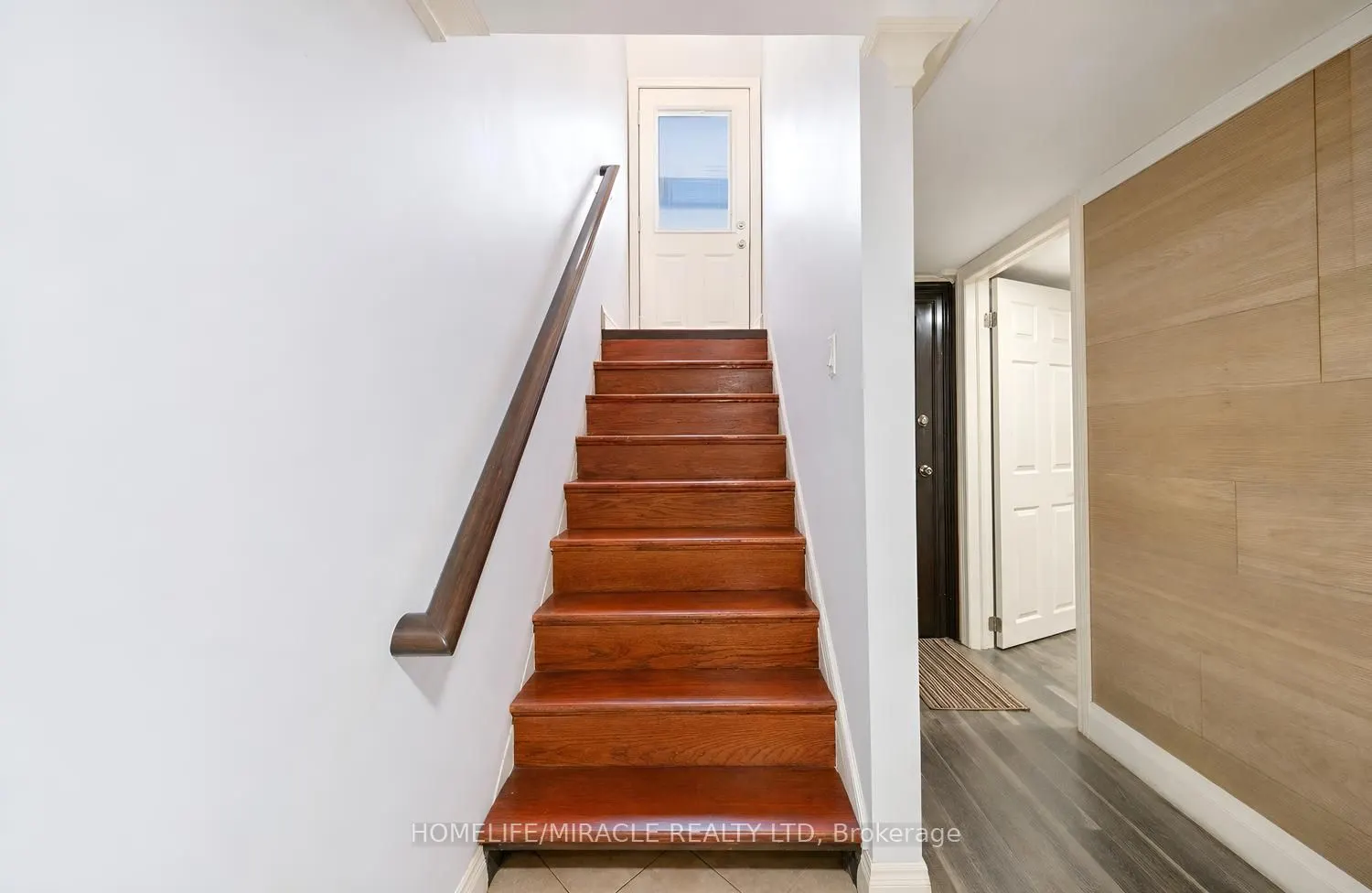 24 Acorn Avenue