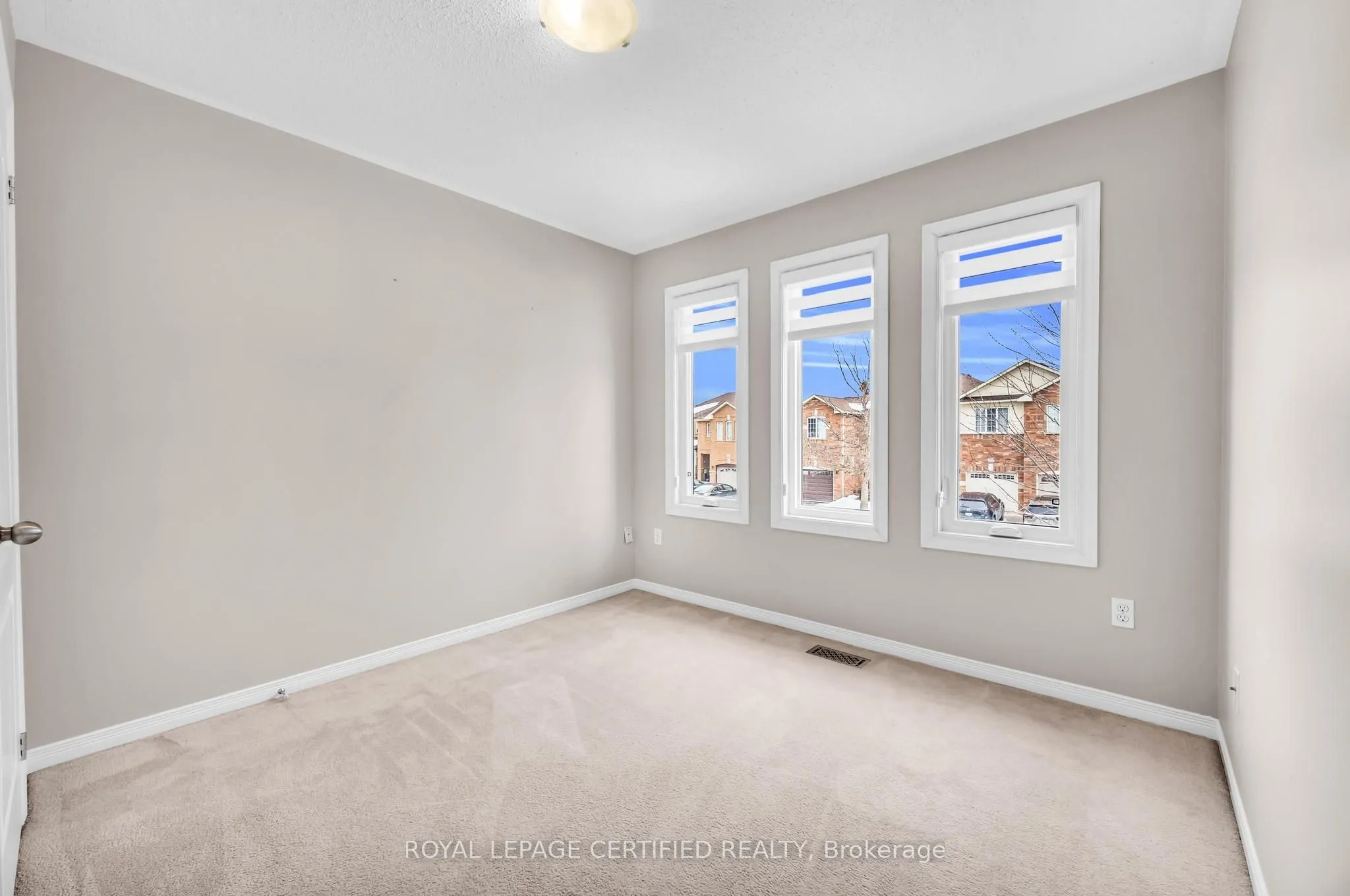 2493 Newcastle Crescent