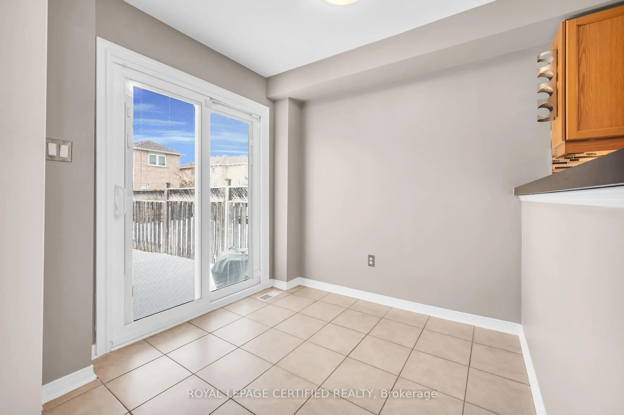 2493 Newcastle Crescent
