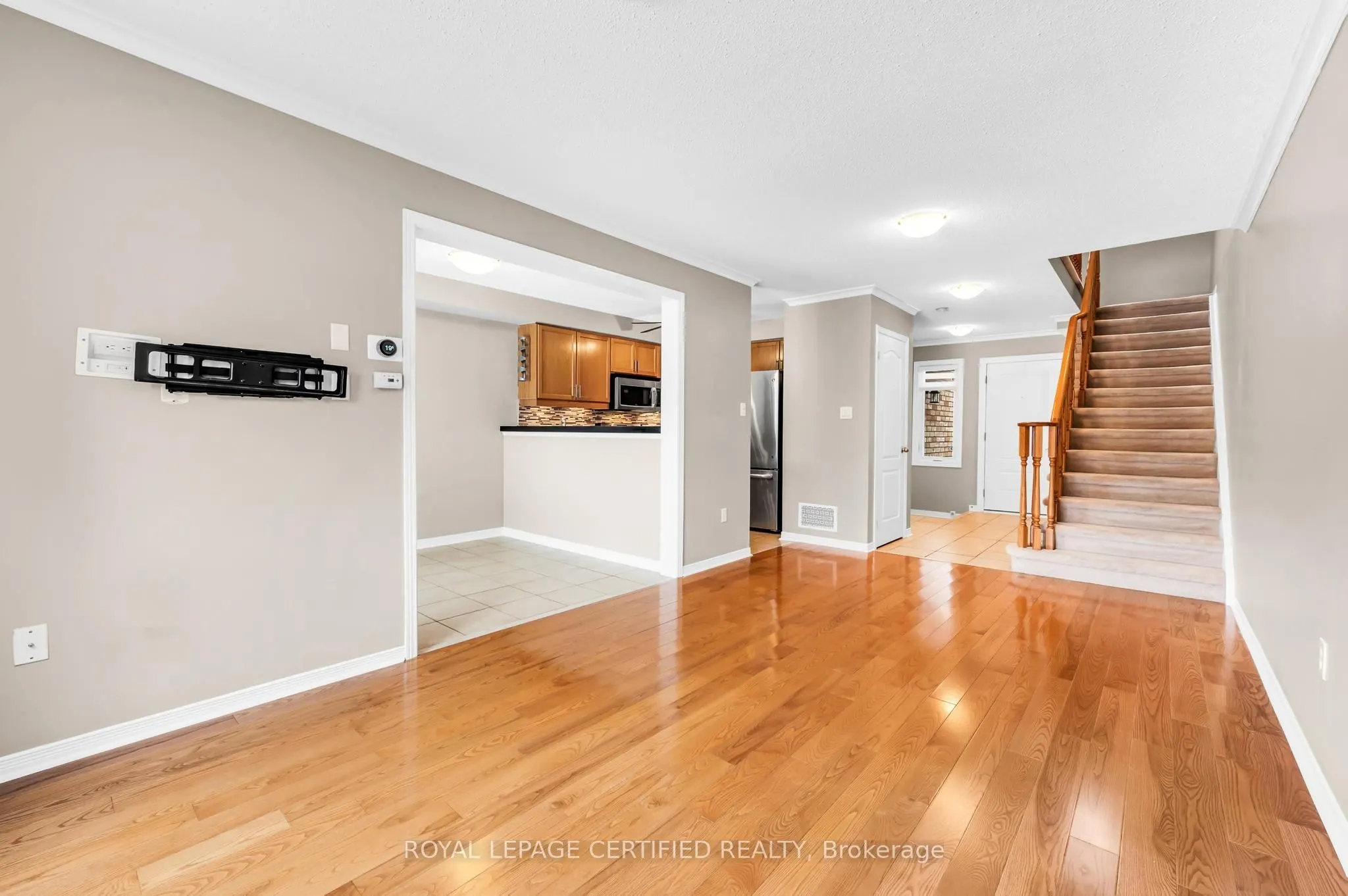 2493 Newcastle Crescent