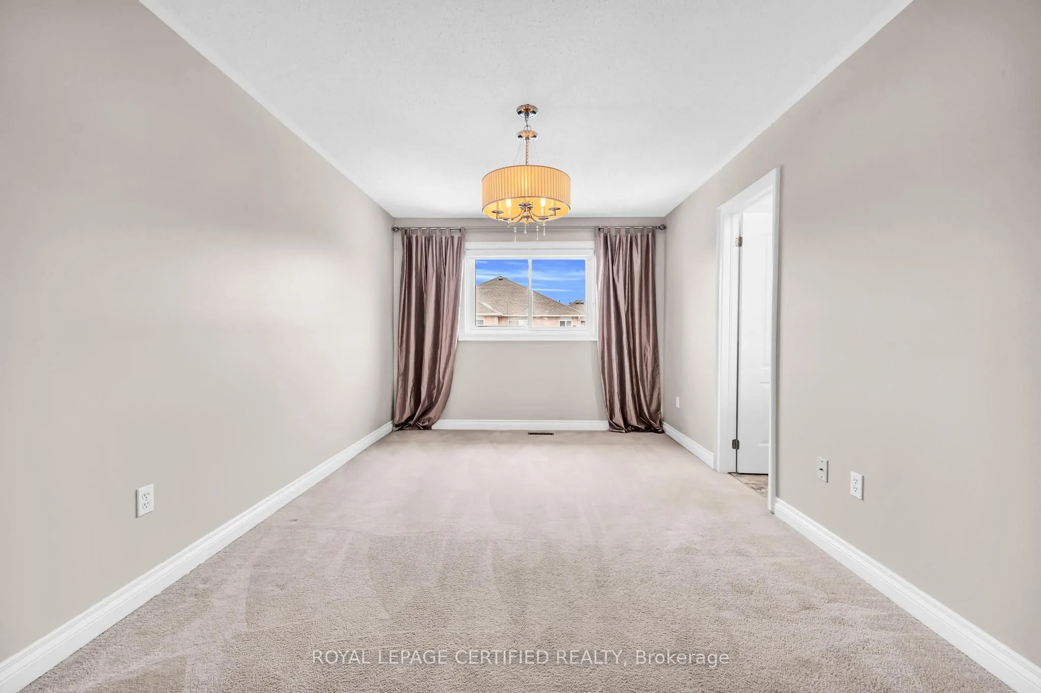 2493 Newcastle Crescent