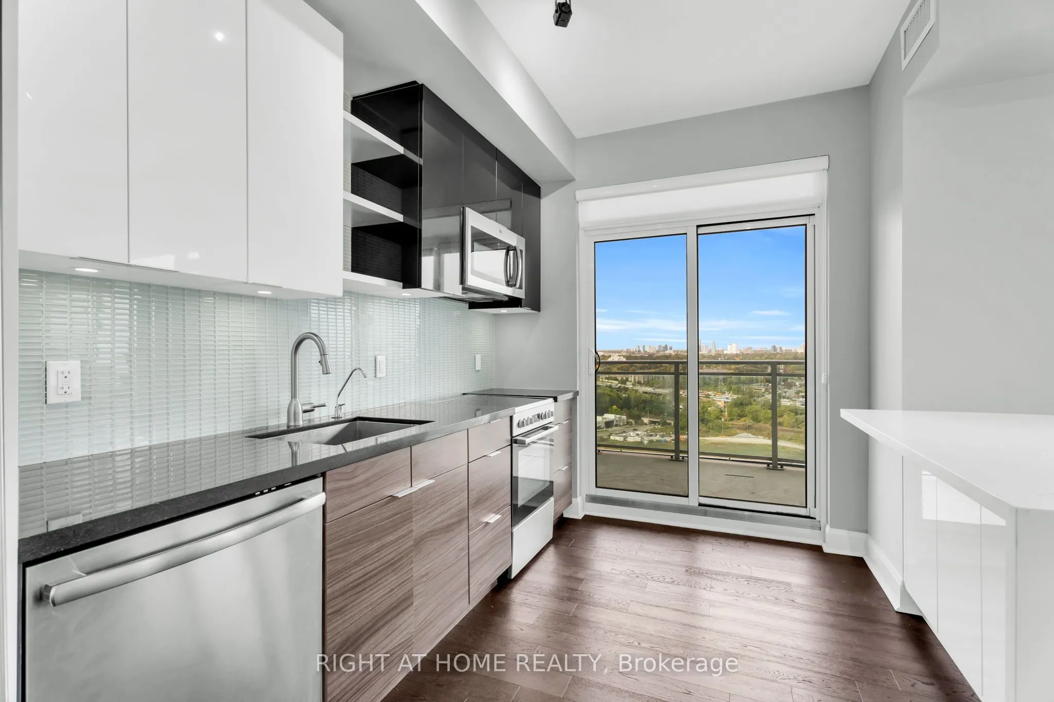 33 Shore Breeze Drive #2304
