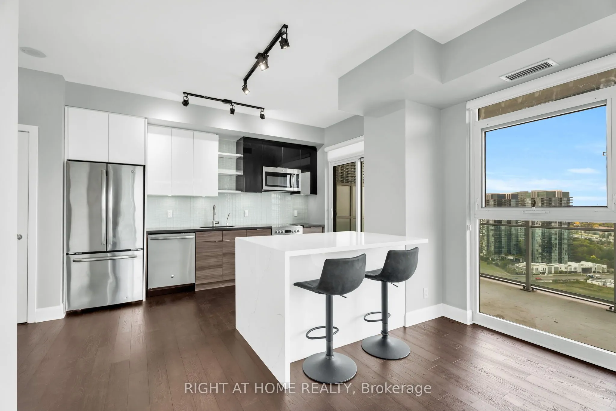 33 Shore Breeze Drive #2304