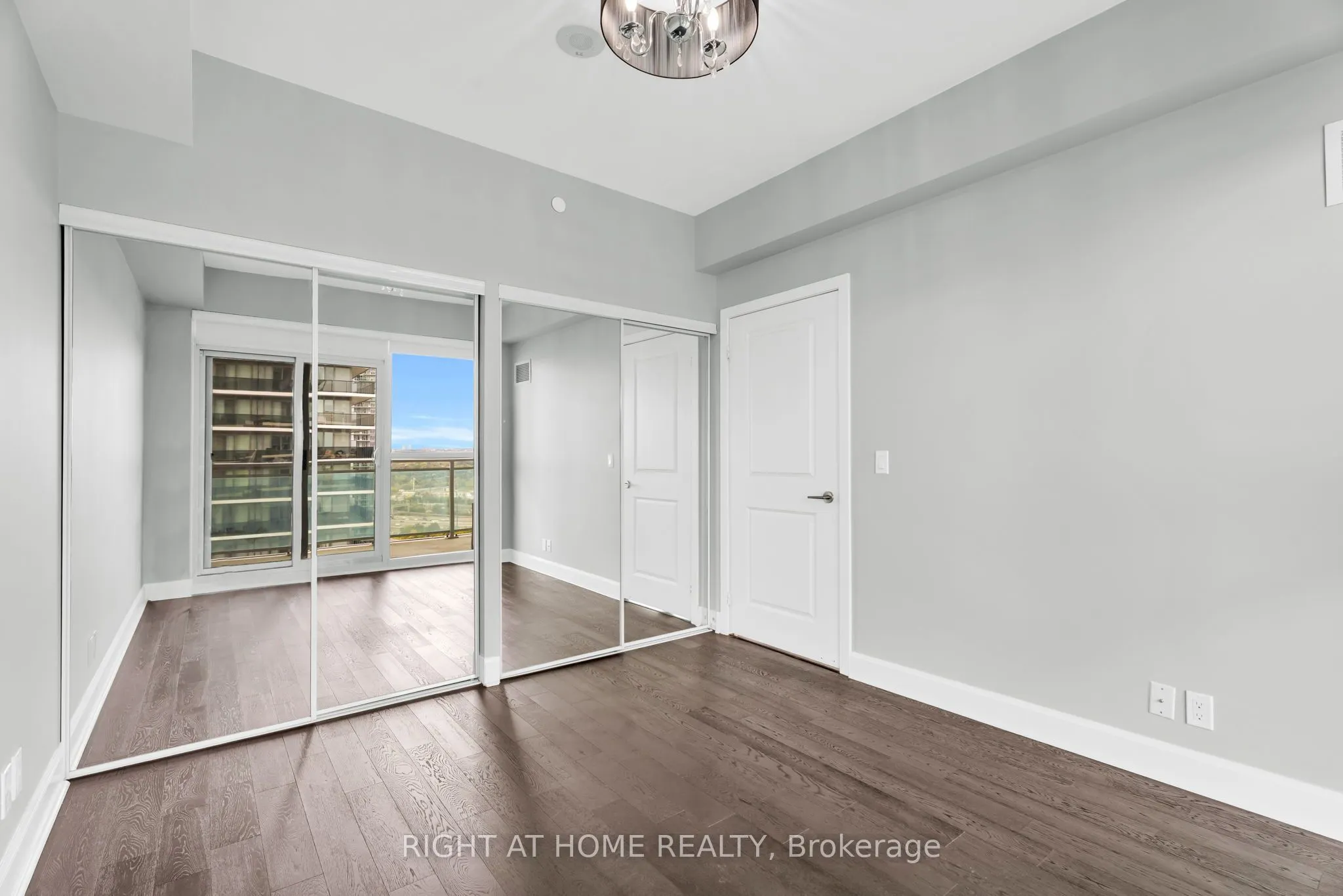 33 Shore Breeze Drive #2304