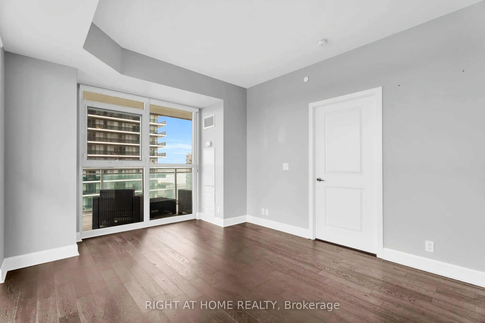 33 Shore Breeze Drive #2304