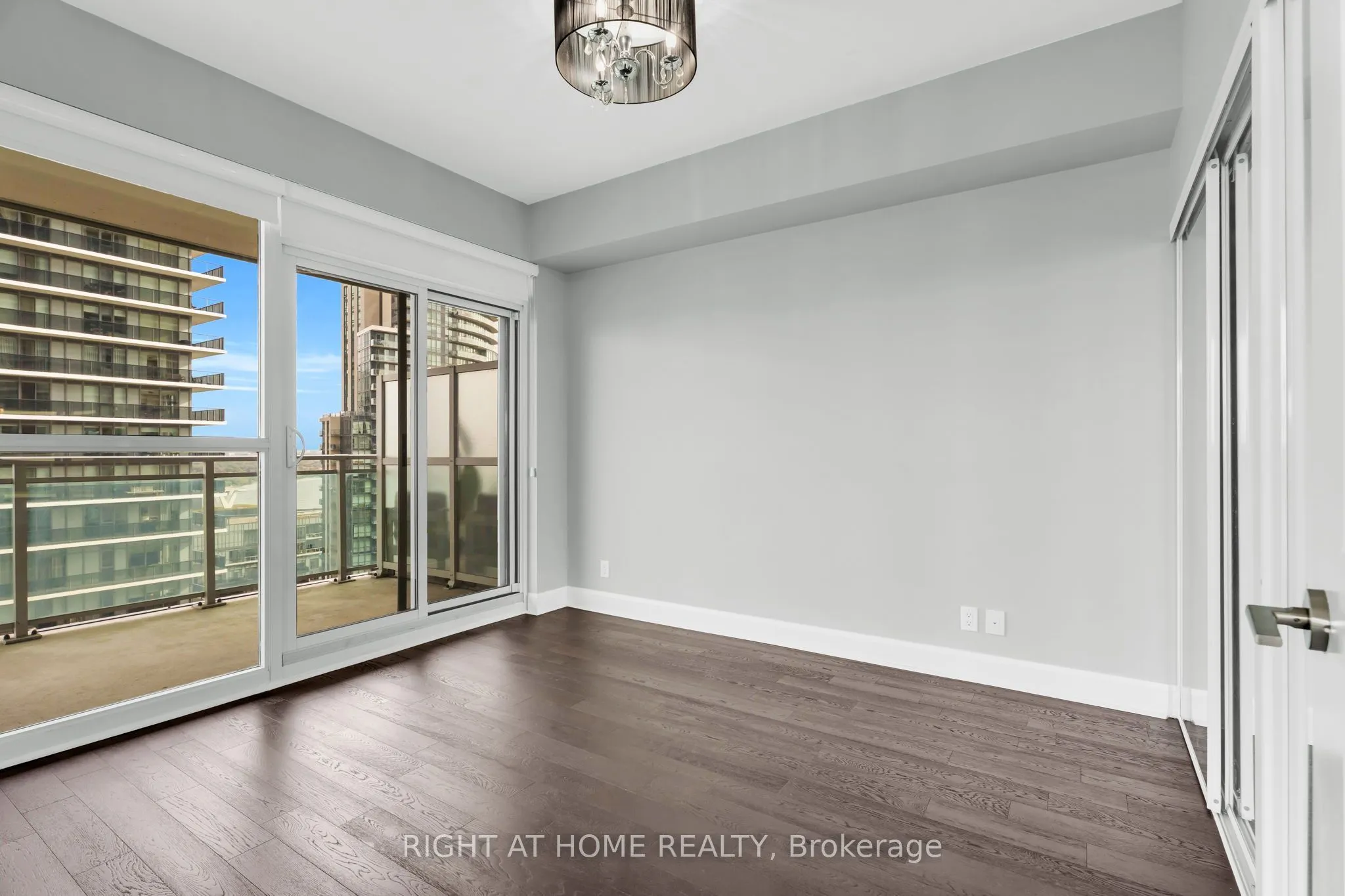 33 Shore Breeze Drive #2304