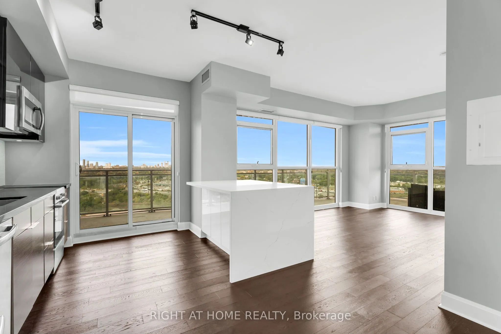 33 Shore Breeze Drive #2304