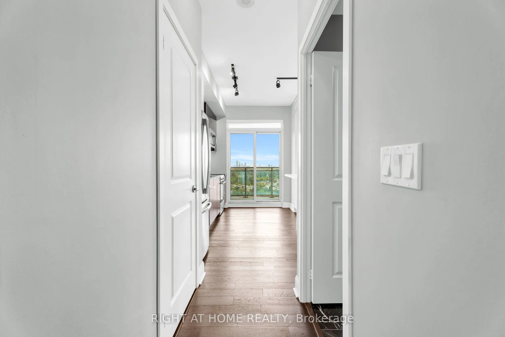 33 Shore Breeze Drive #2304