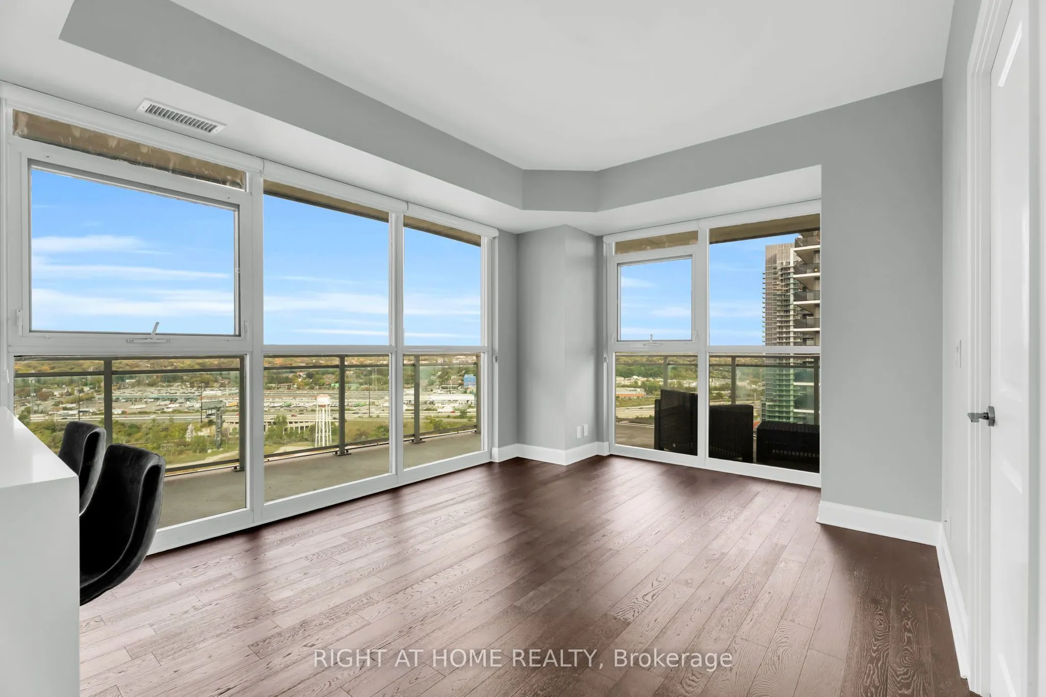 33 Shore Breeze Drive #2304