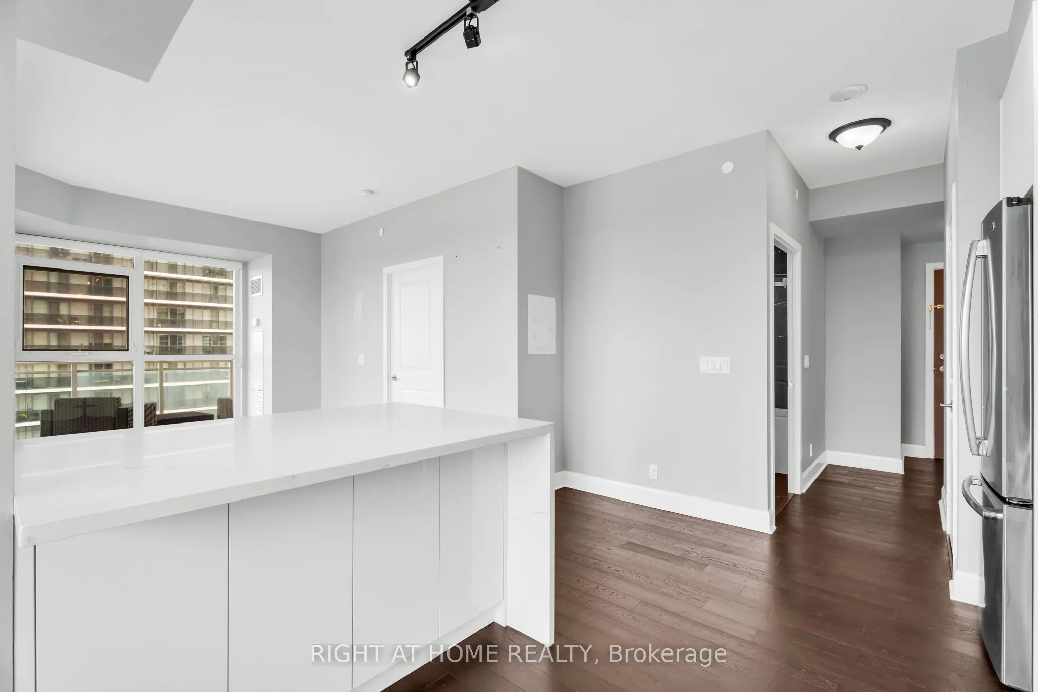 33 Shore Breeze Drive #2304