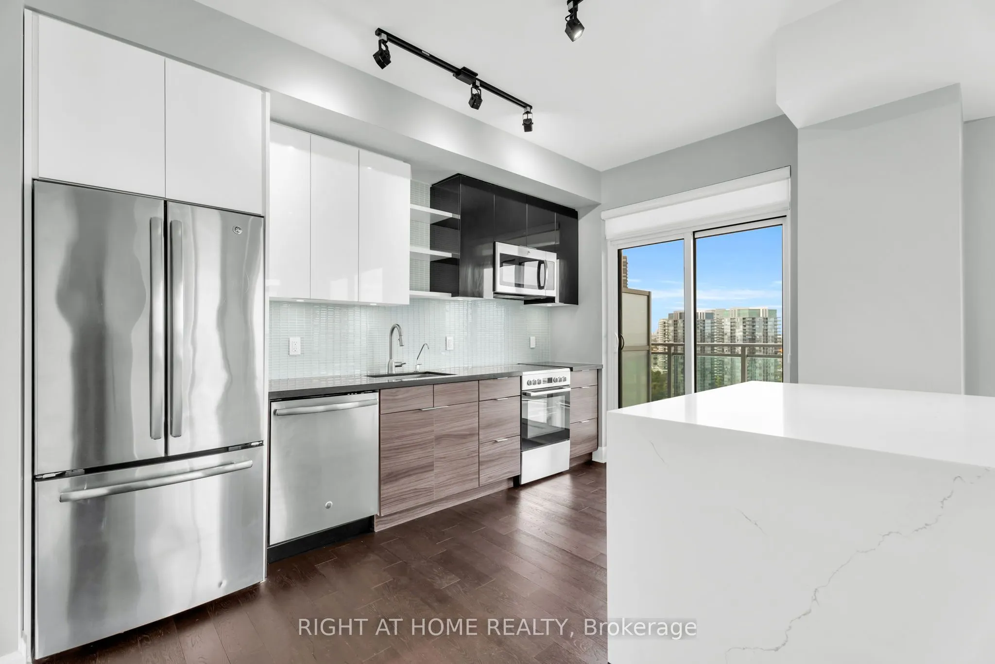 33 Shore Breeze Drive #2304