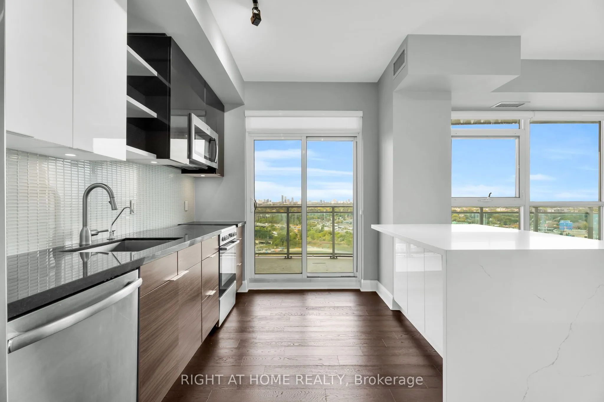 33 Shore Breeze Drive #2304