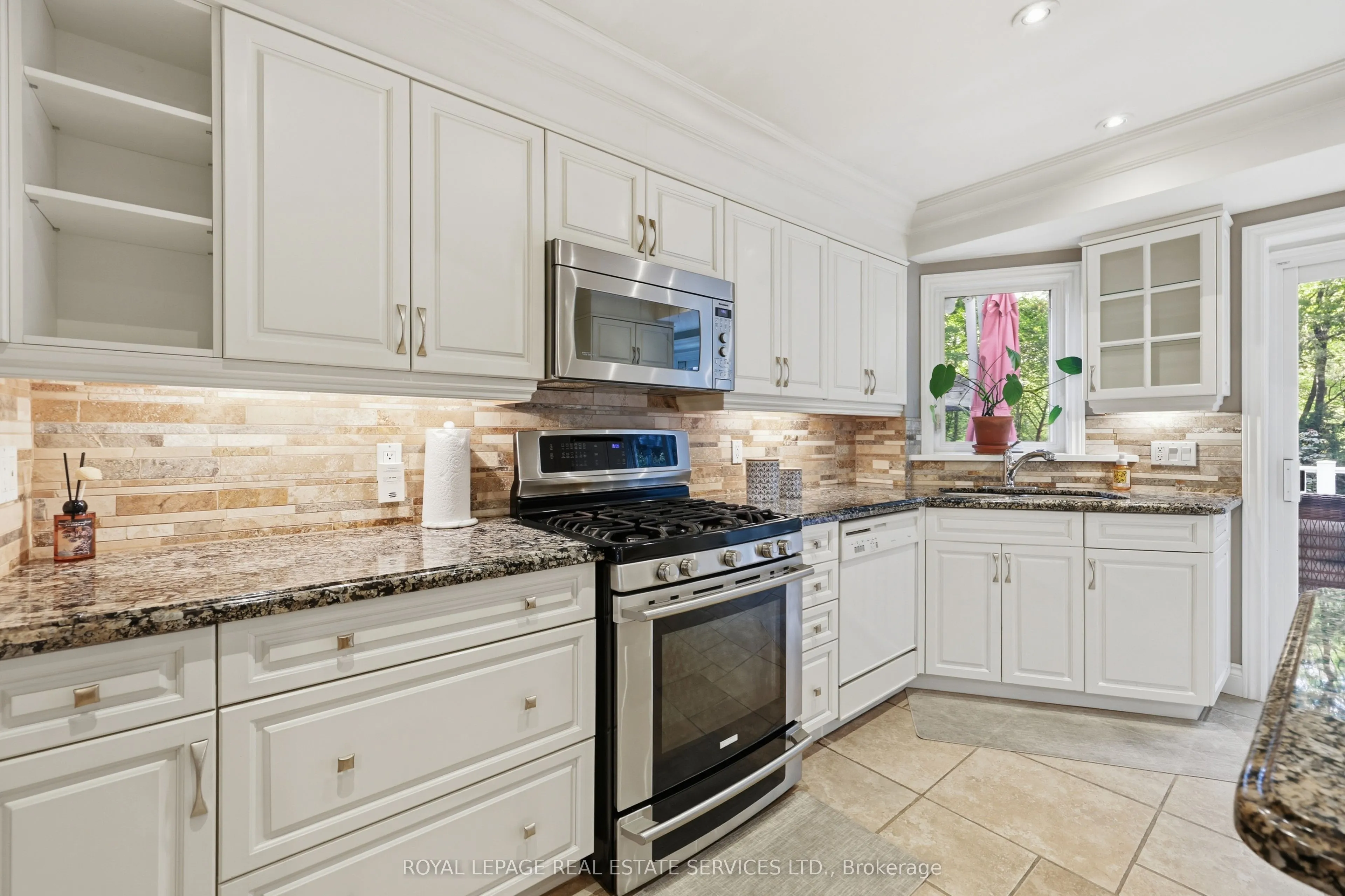 1320 Hillview Crescent