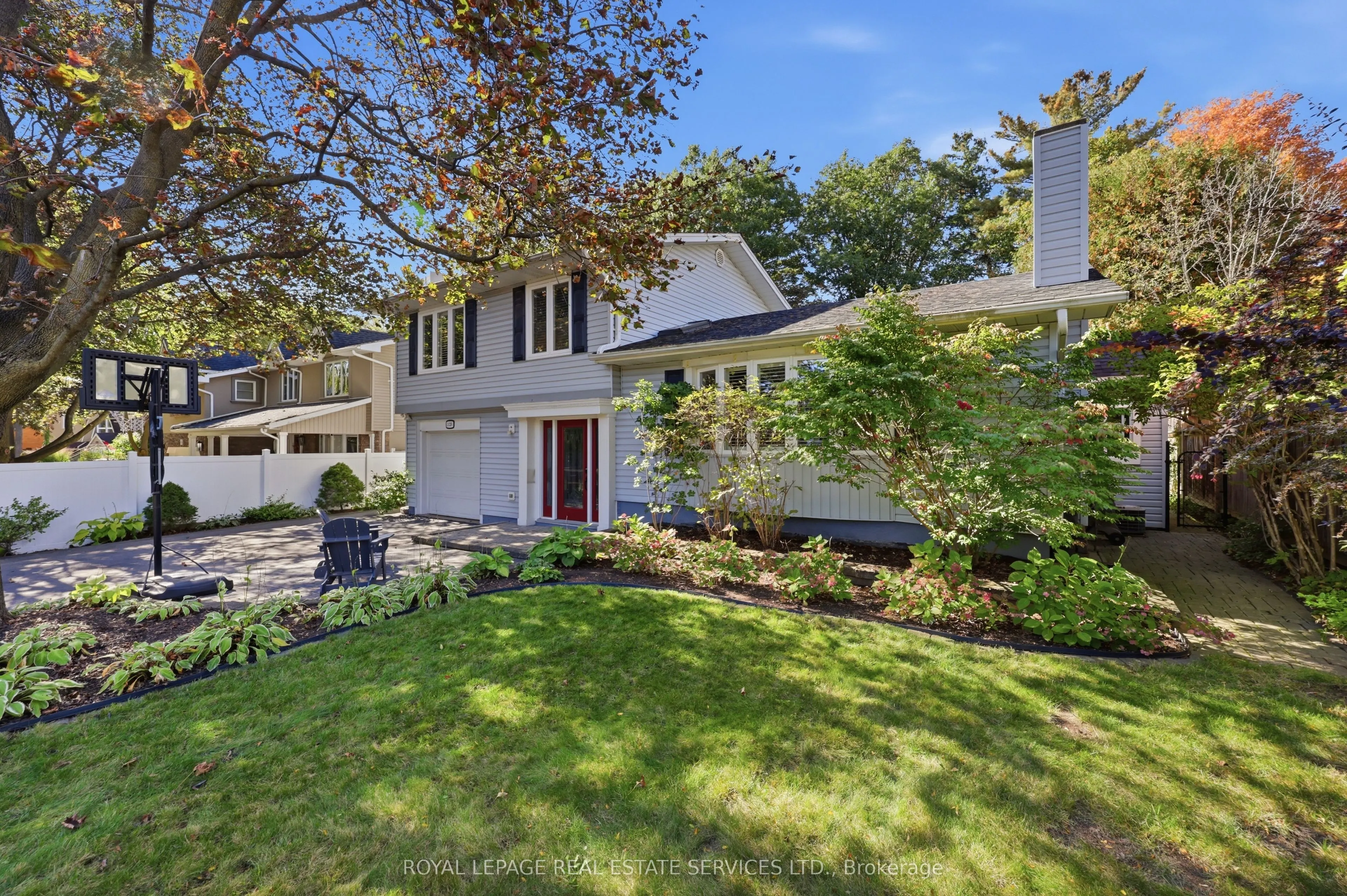 1320 Hillview Crescent