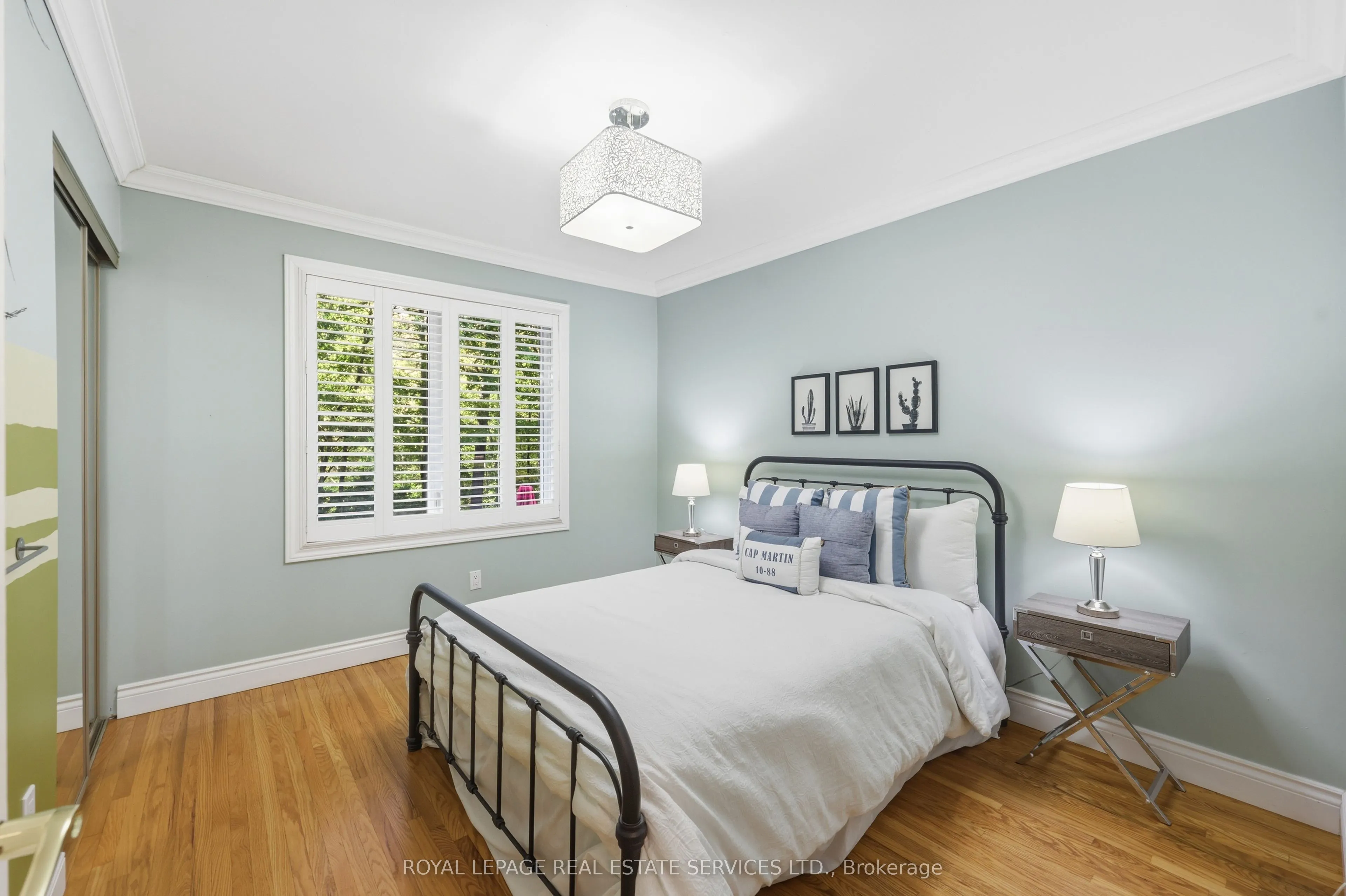 1320 Hillview Crescent