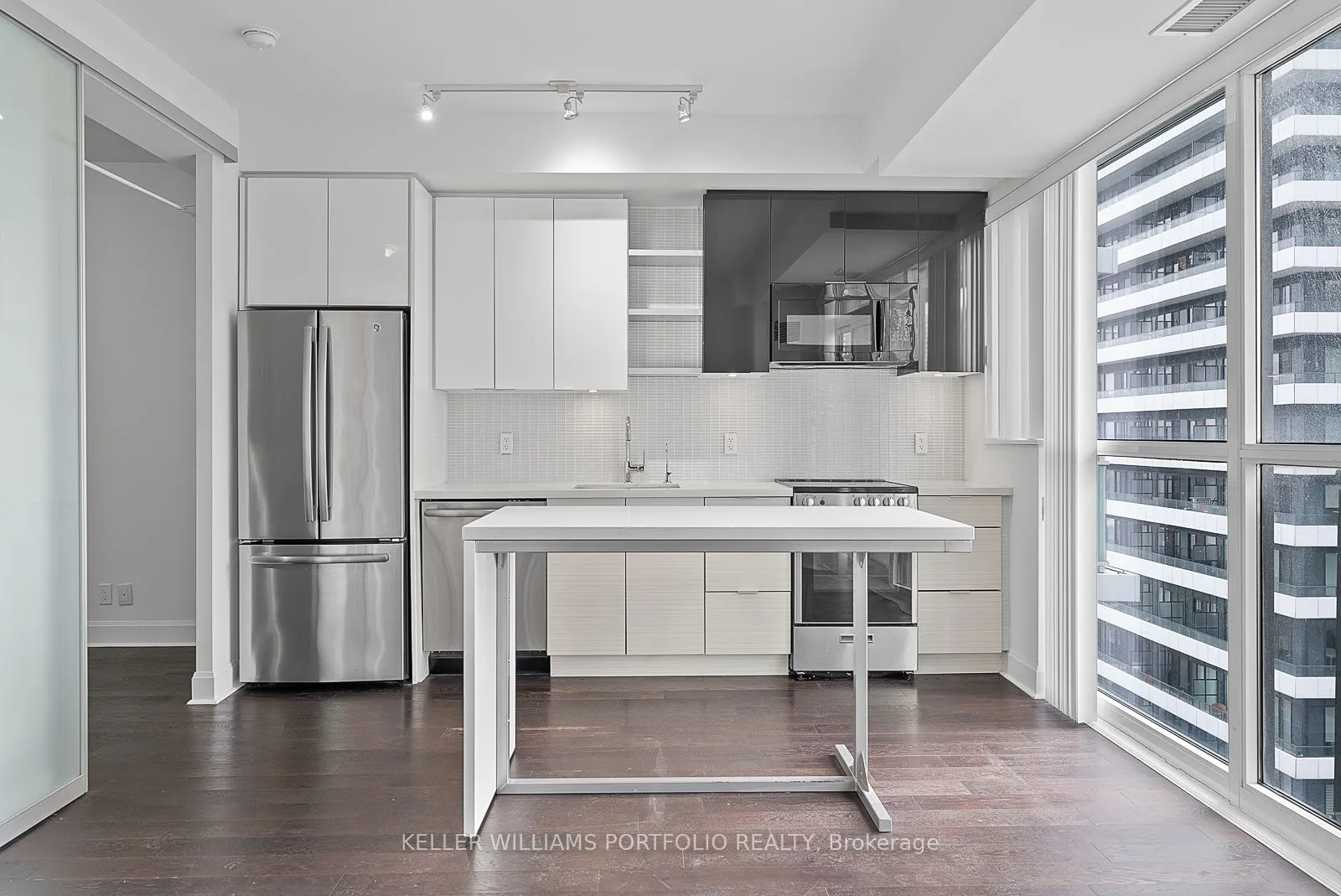 33 Shore Breeze Drive #1011