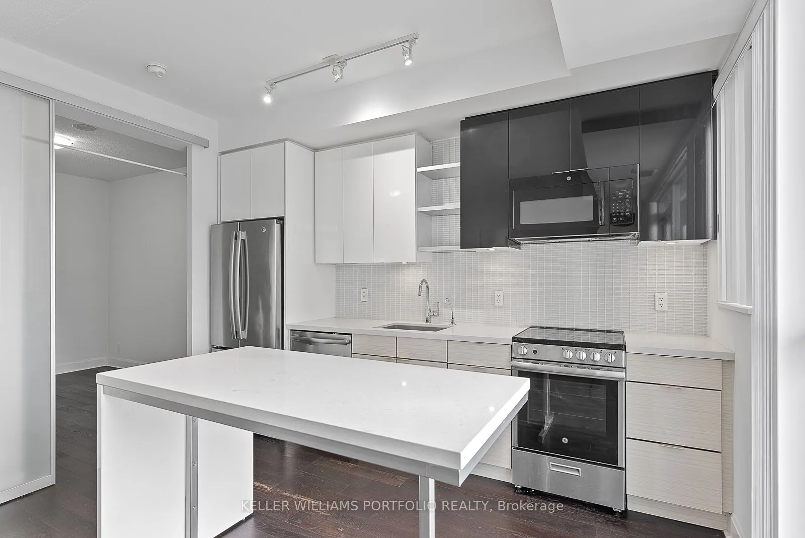 33 Shore Breeze Drive #1011
