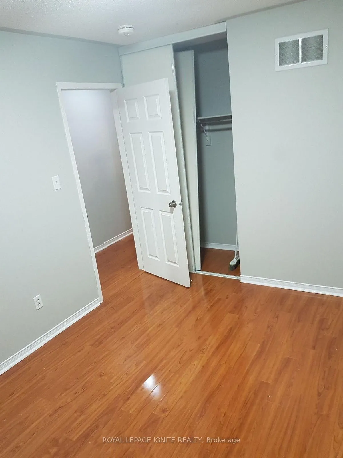 26 Roxton Crescent
