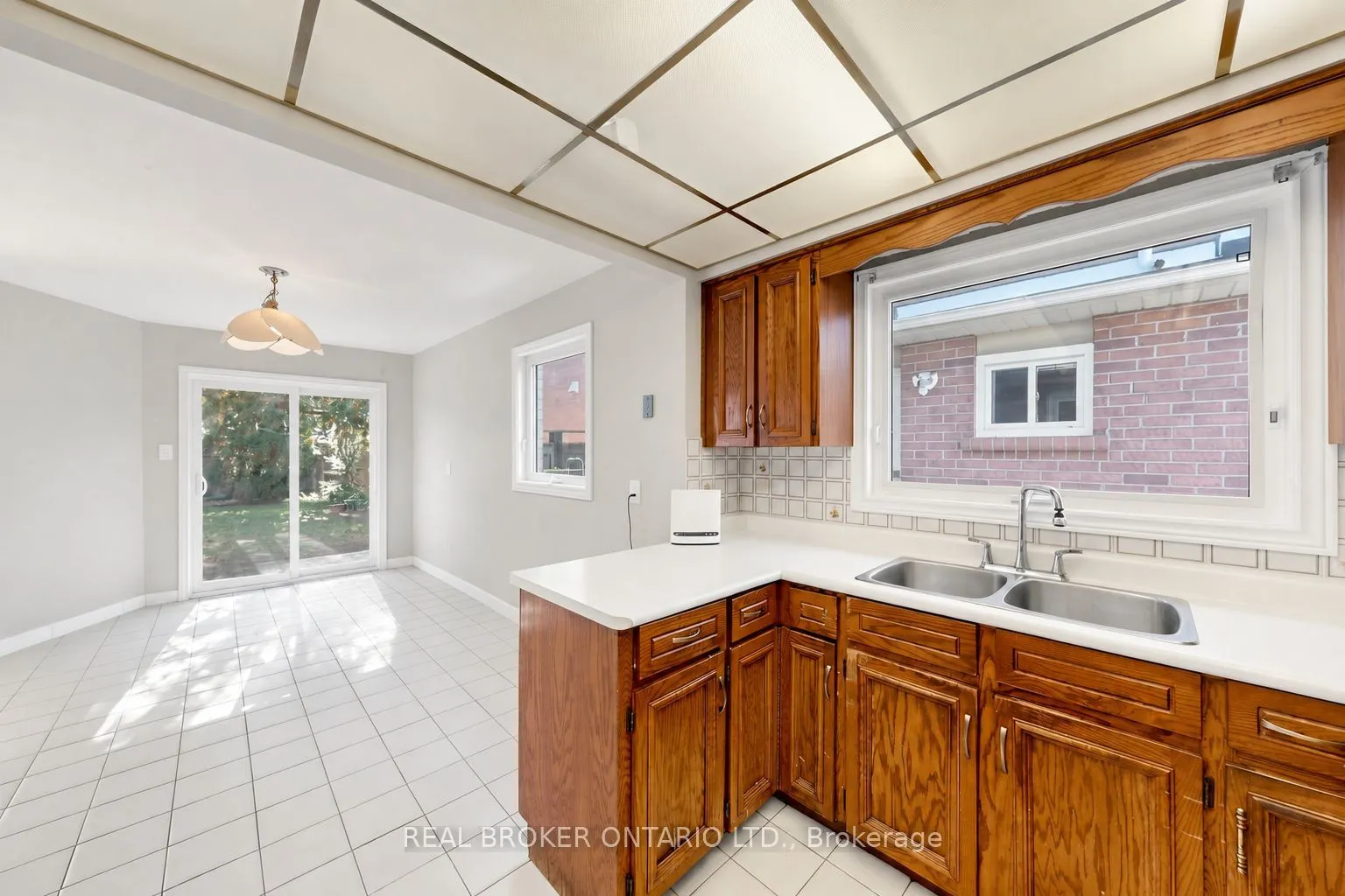 33 Fountainbridge Drive