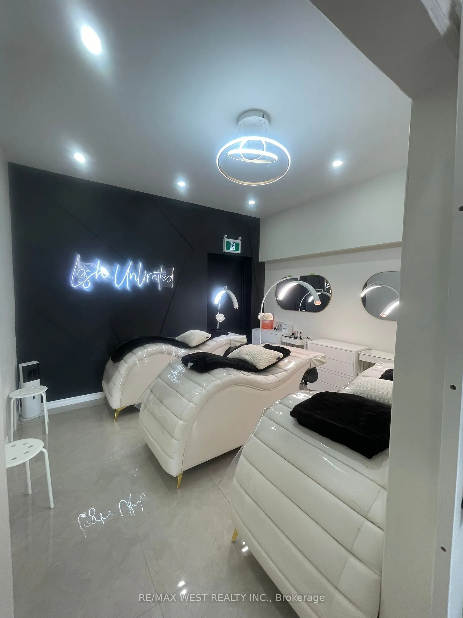 3810 Bloor Street W #Rm #1