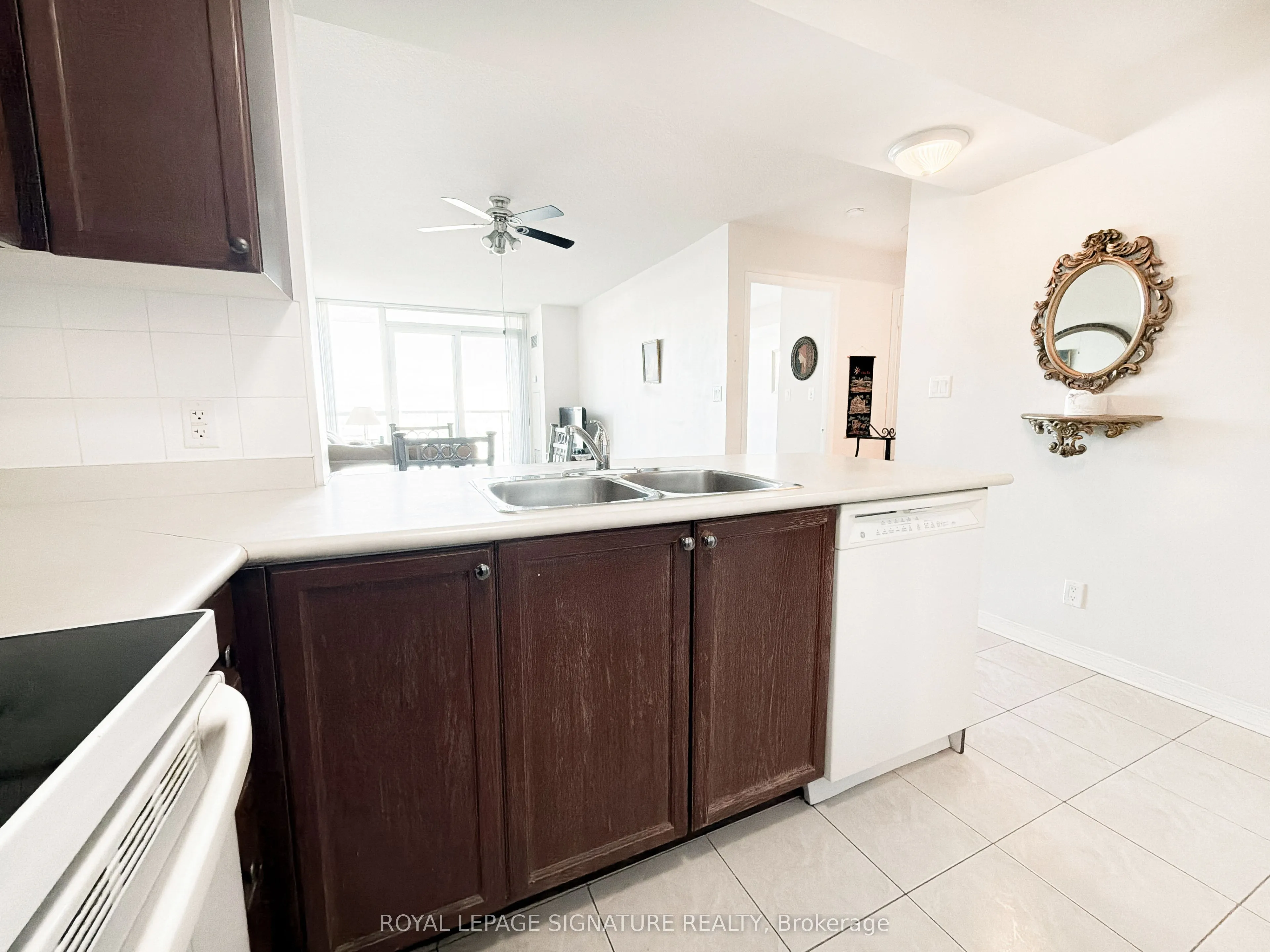 4879 Kimbermount Avenue #902