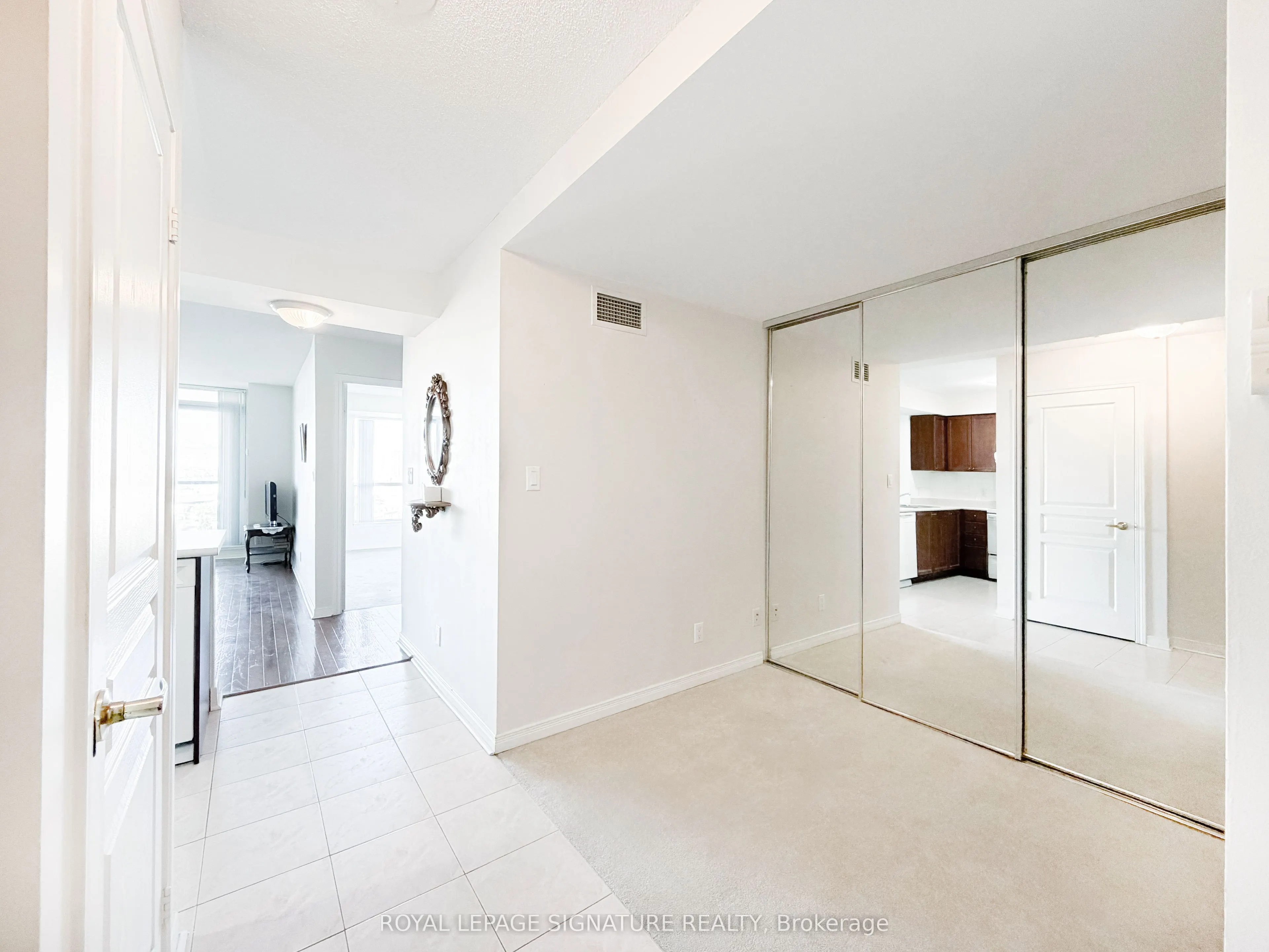 4879 Kimbermount Avenue #902