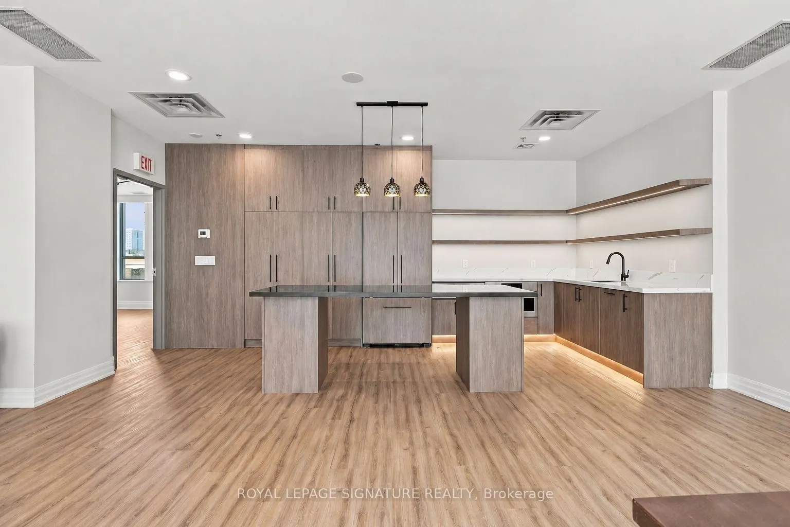 4879 Kimbermount Avenue #902