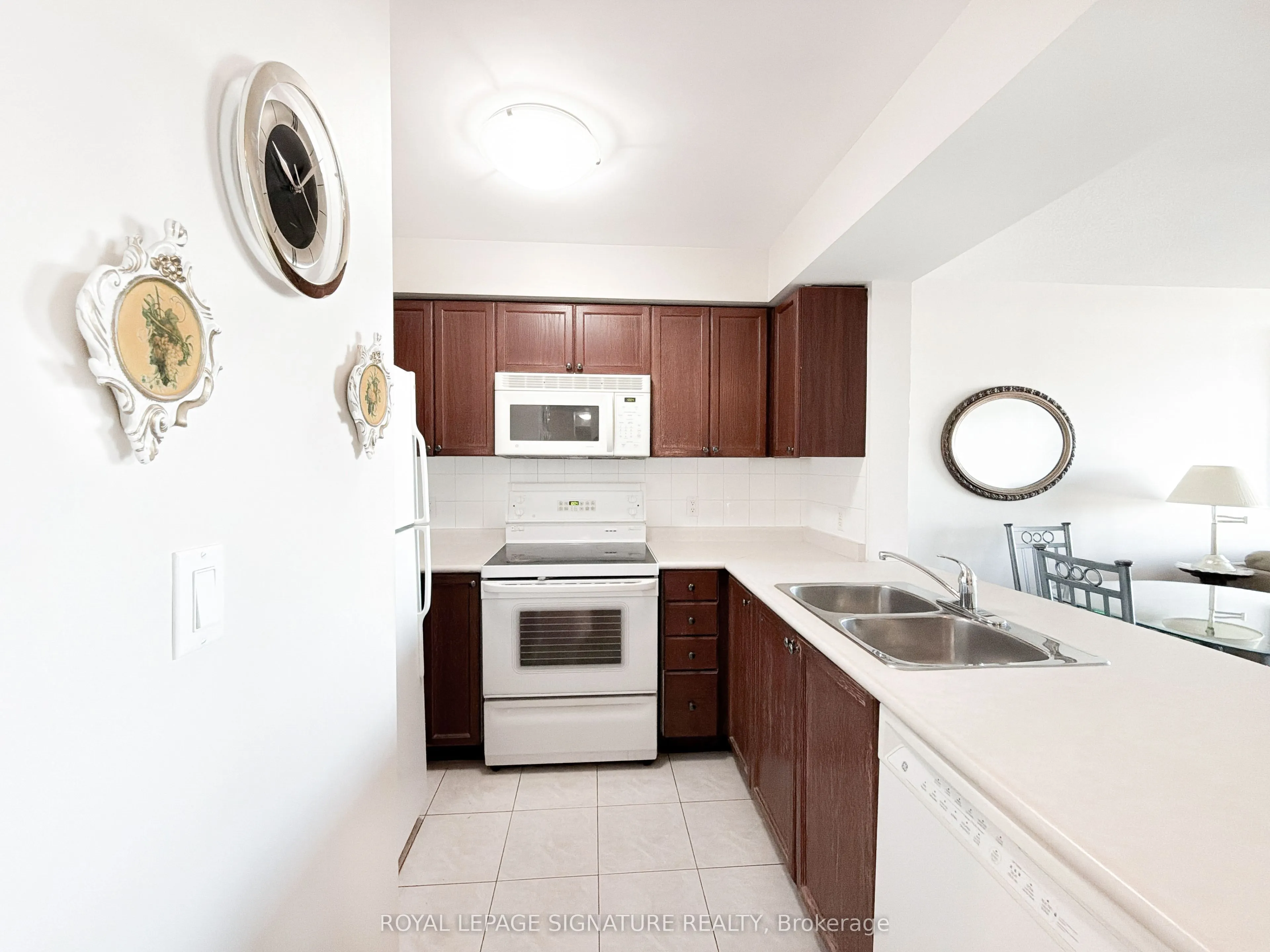 4879 Kimbermount Avenue #902