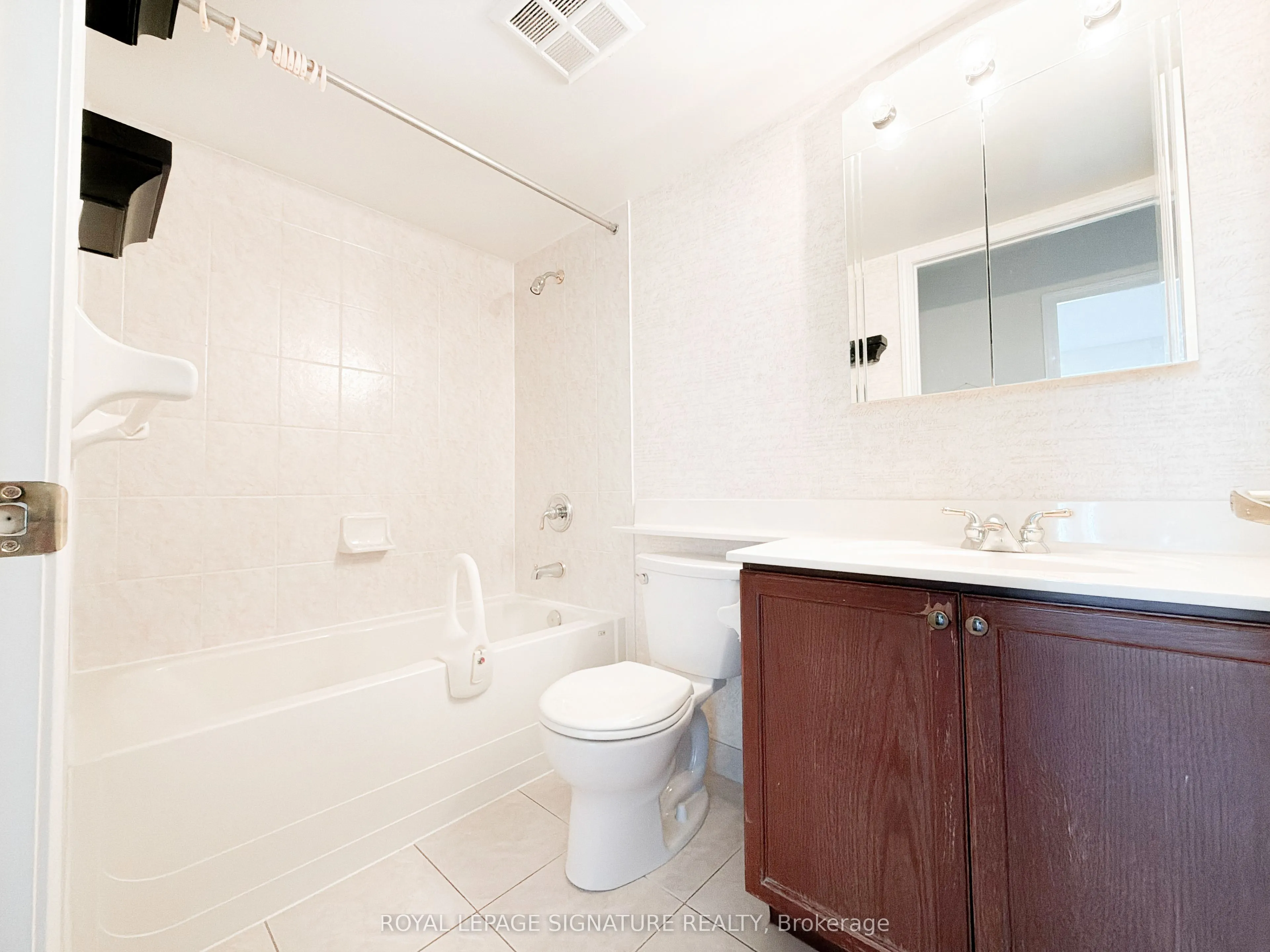 4879 Kimbermount Avenue #902