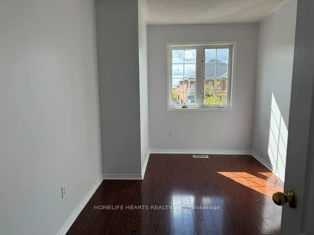 75 Crystalview Crescent