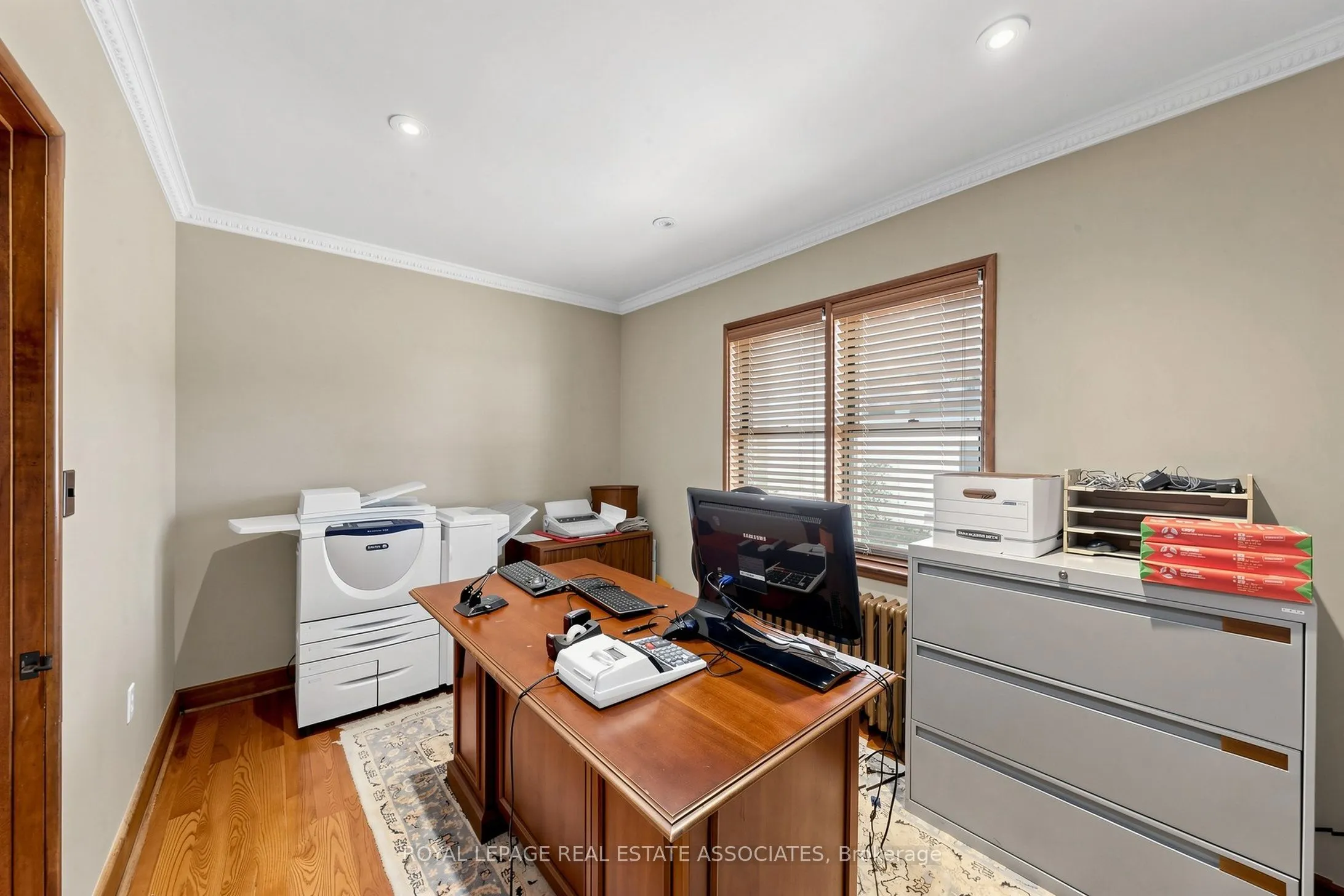 298 Lakeshore Road E