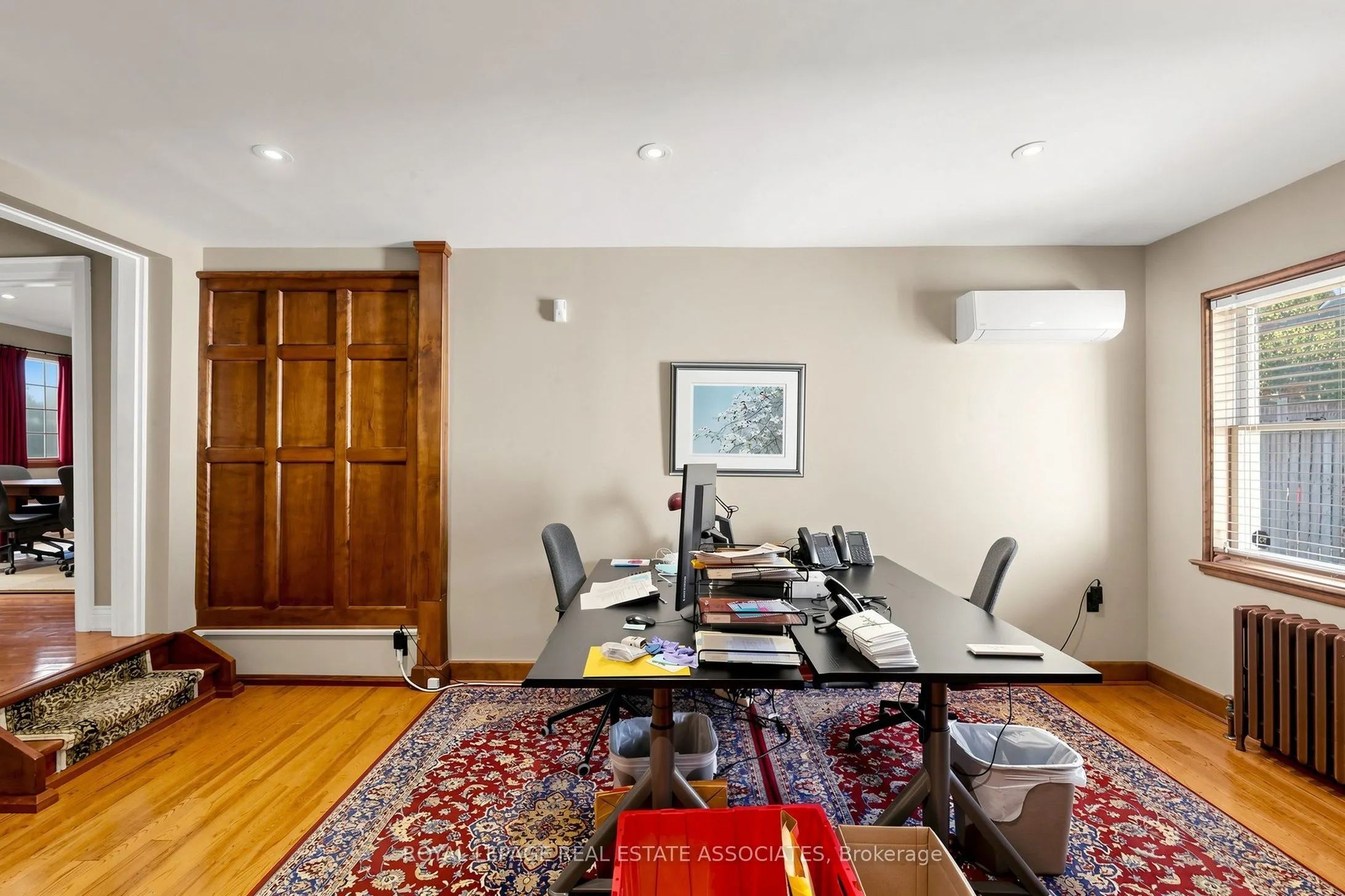298 Lakeshore Road E