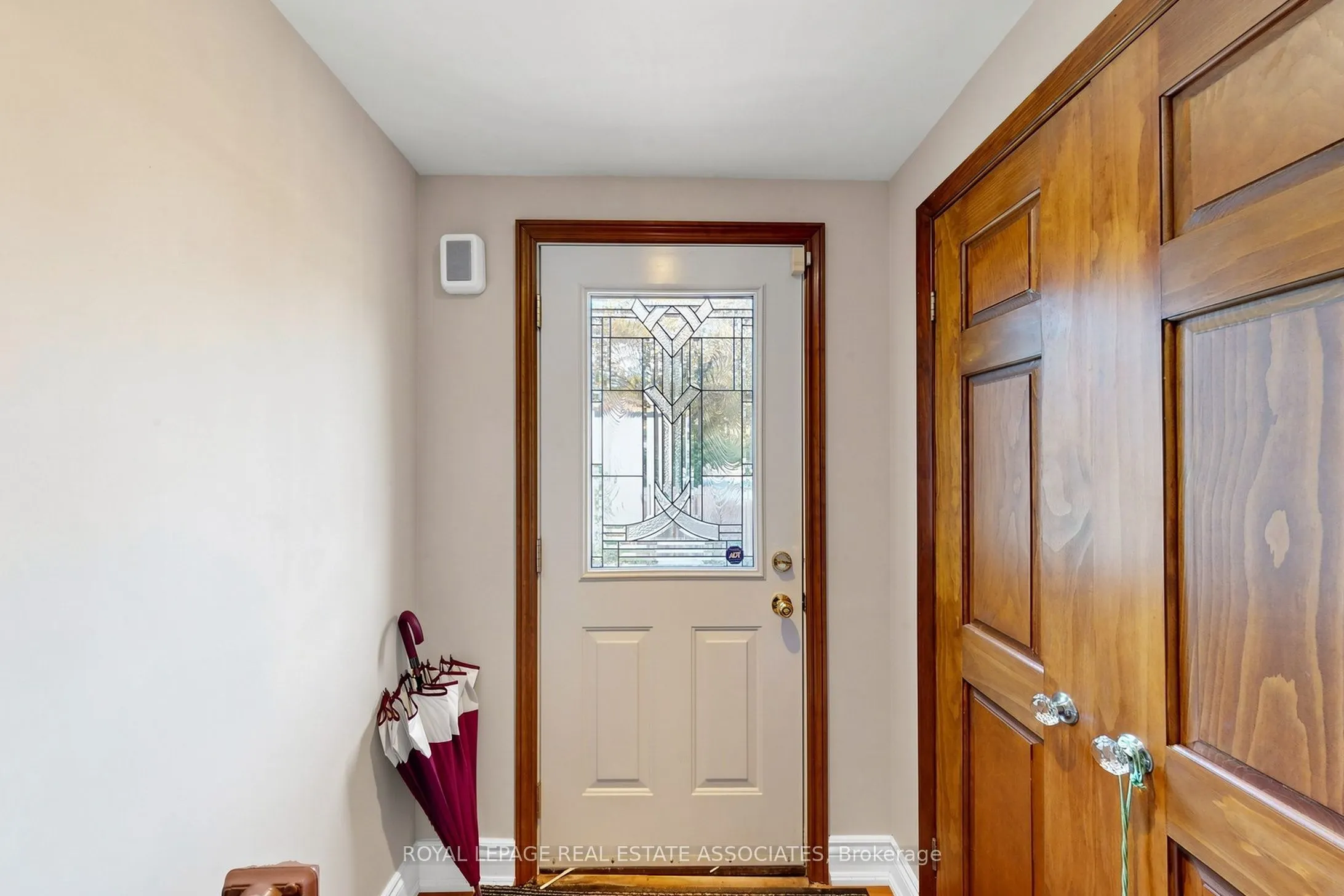 298 Lakeshore Road E