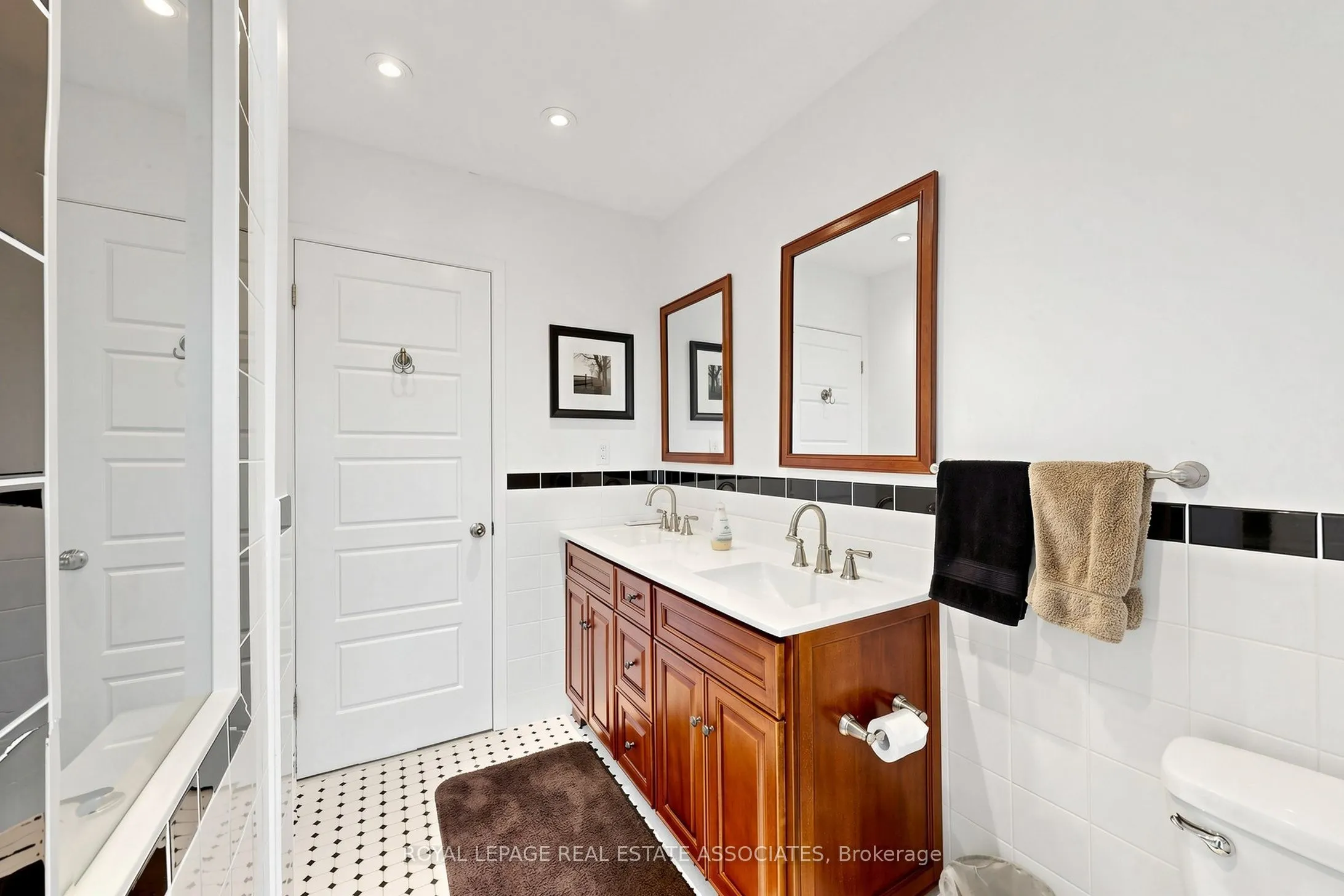 298 Lakeshore Road E