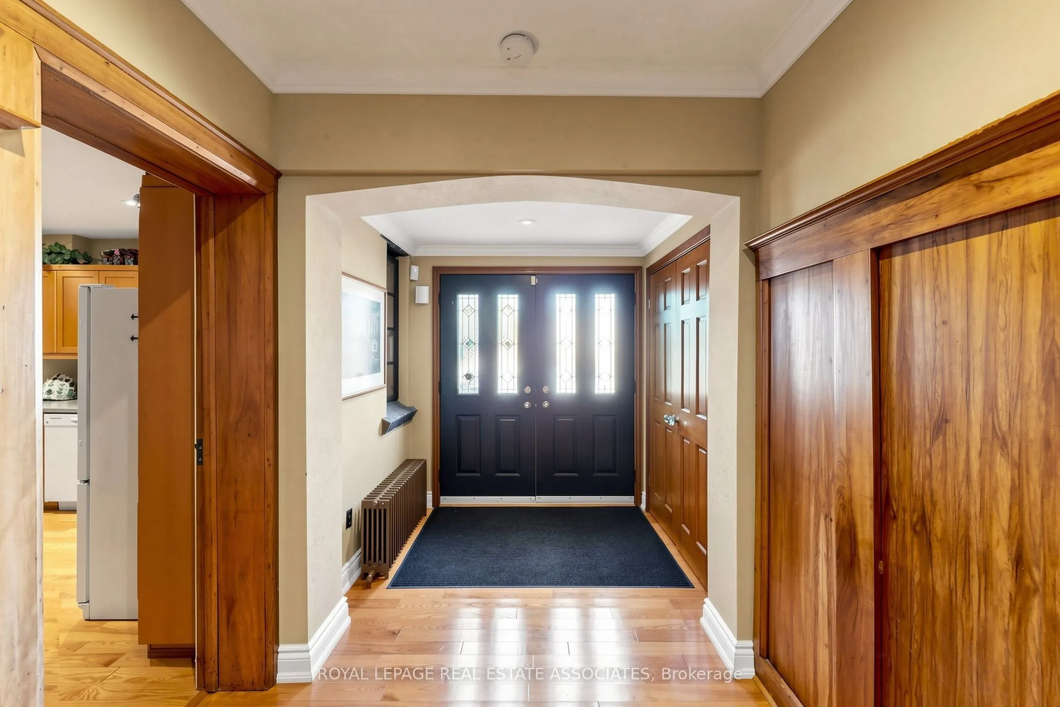 298 Lakeshore Road E